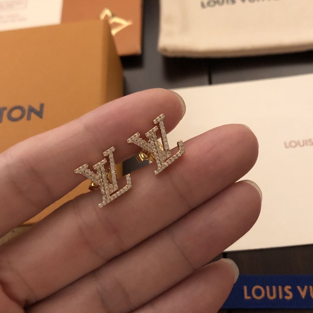 LV 一比一 女款 Monogram鑲鑽耳環 經典LOGO設計 高端氣質百搭飾品推薦| 9 LV 一比一 女款 Monogram鑲鑽耳環 經典LOGO設計 高端氣質百搭飾品推薦
