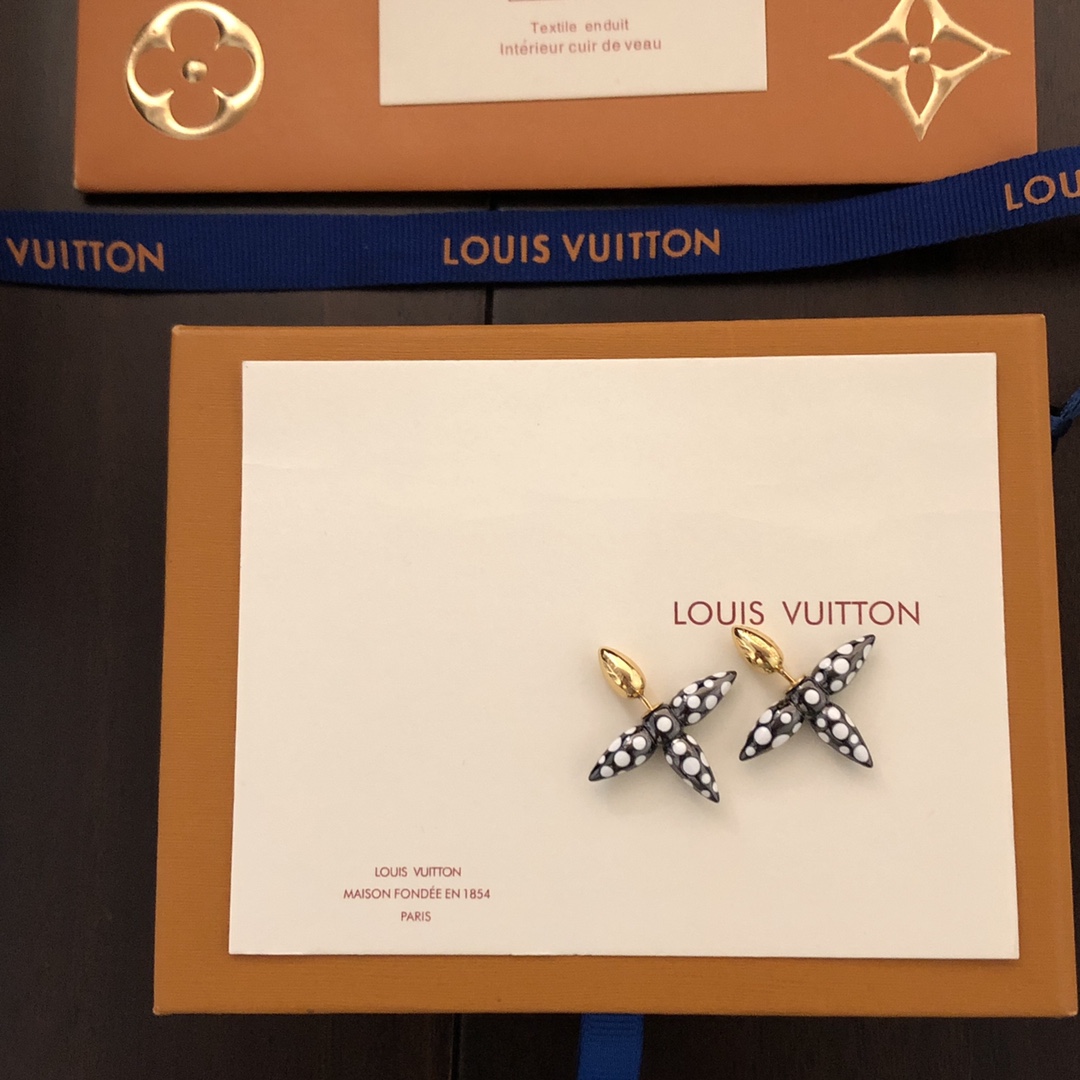 LV A貨 女款 波點花朵耳環 黑白撞色設計 個性時尚高端飾品推薦款| 11 LV A貨 女款 波點花朵耳環 黑白撞色設計 個性時尚高端飾品推薦款