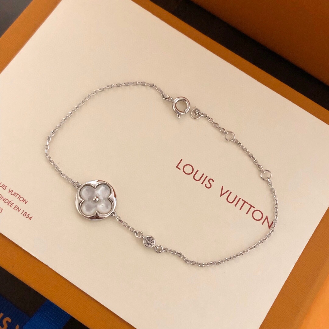 LV 一比一 女款 四葉花手鏈 玫瑰金細鏈設計 優雅氣質高端飾品推薦| 13 LV 一比一 女款 四葉花手鏈 玫瑰金細鏈設計 優雅氣質高端飾品推薦
