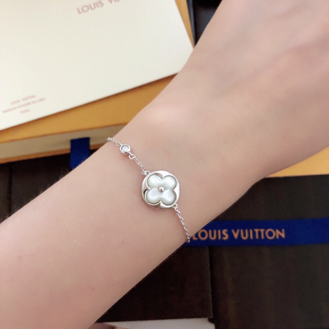 LV 一比一 女款 四葉花手鏈 玫瑰金細鏈設計 優雅氣質高端飾品推薦| 11 LV 一比一 女款 四葉花手鏈 玫瑰金細鏈設計 優雅氣質高端飾品推薦