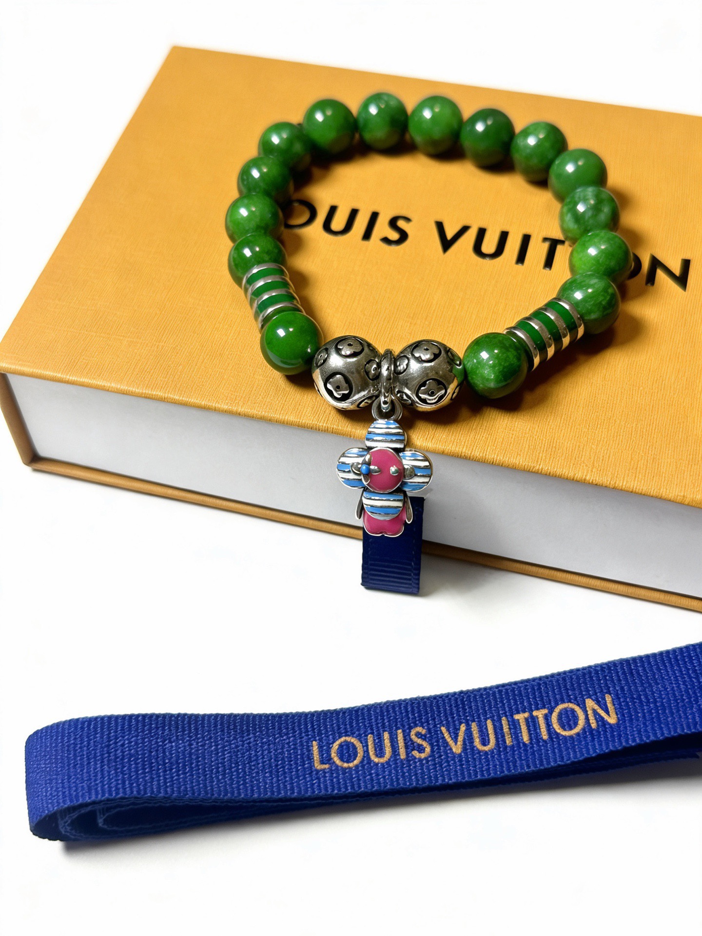 LV 高仿 綠色珠串吊飾手鍊 高級質感潮流款| 13 LV 高仿 綠色珠串吊飾手鍊 高級質感潮流款