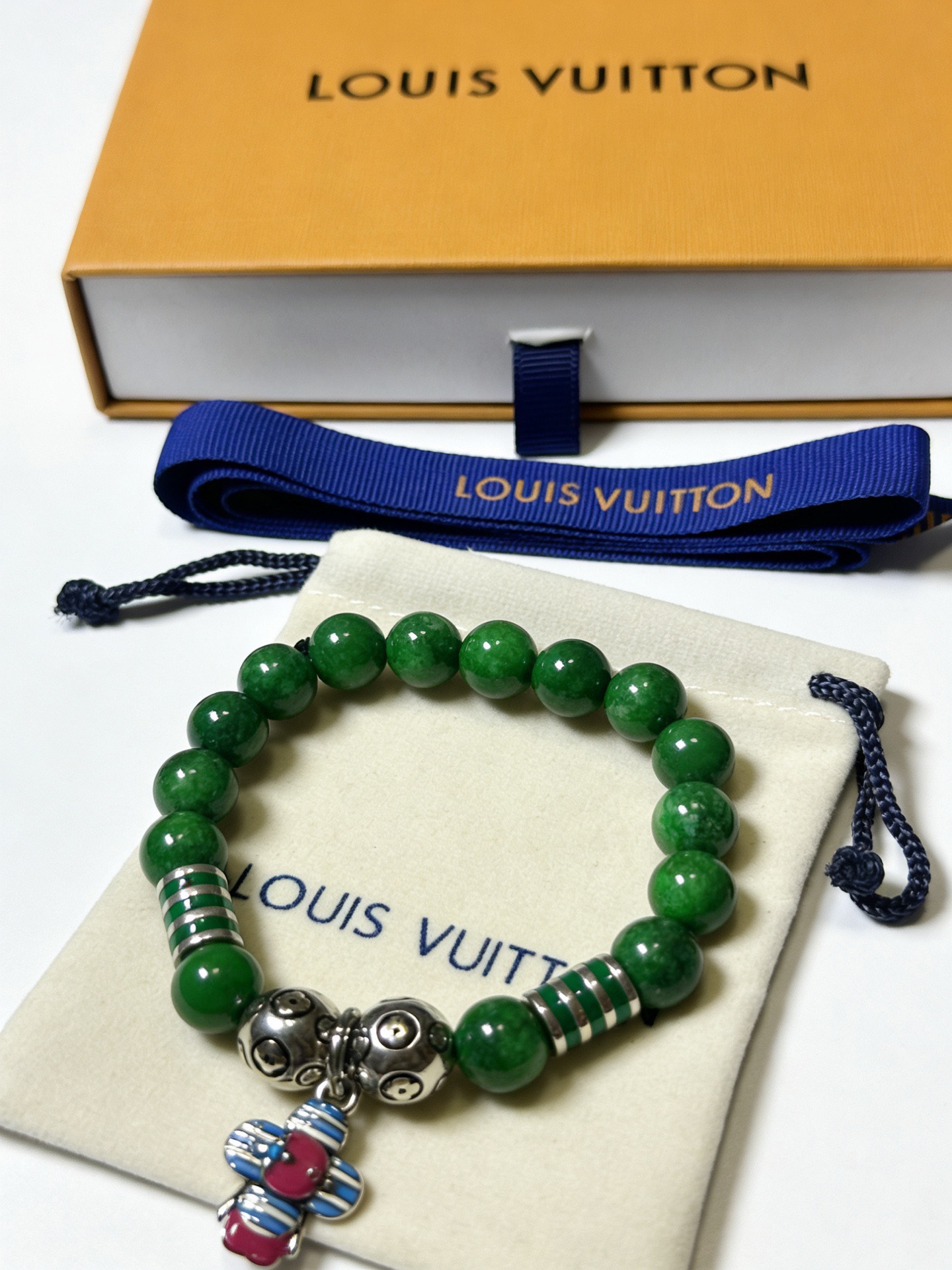 LV 高仿 綠色珠串吊飾手鍊 高級質感潮流款| 12 LV 高仿 綠色珠串吊飾手鍊 高級質感潮流款