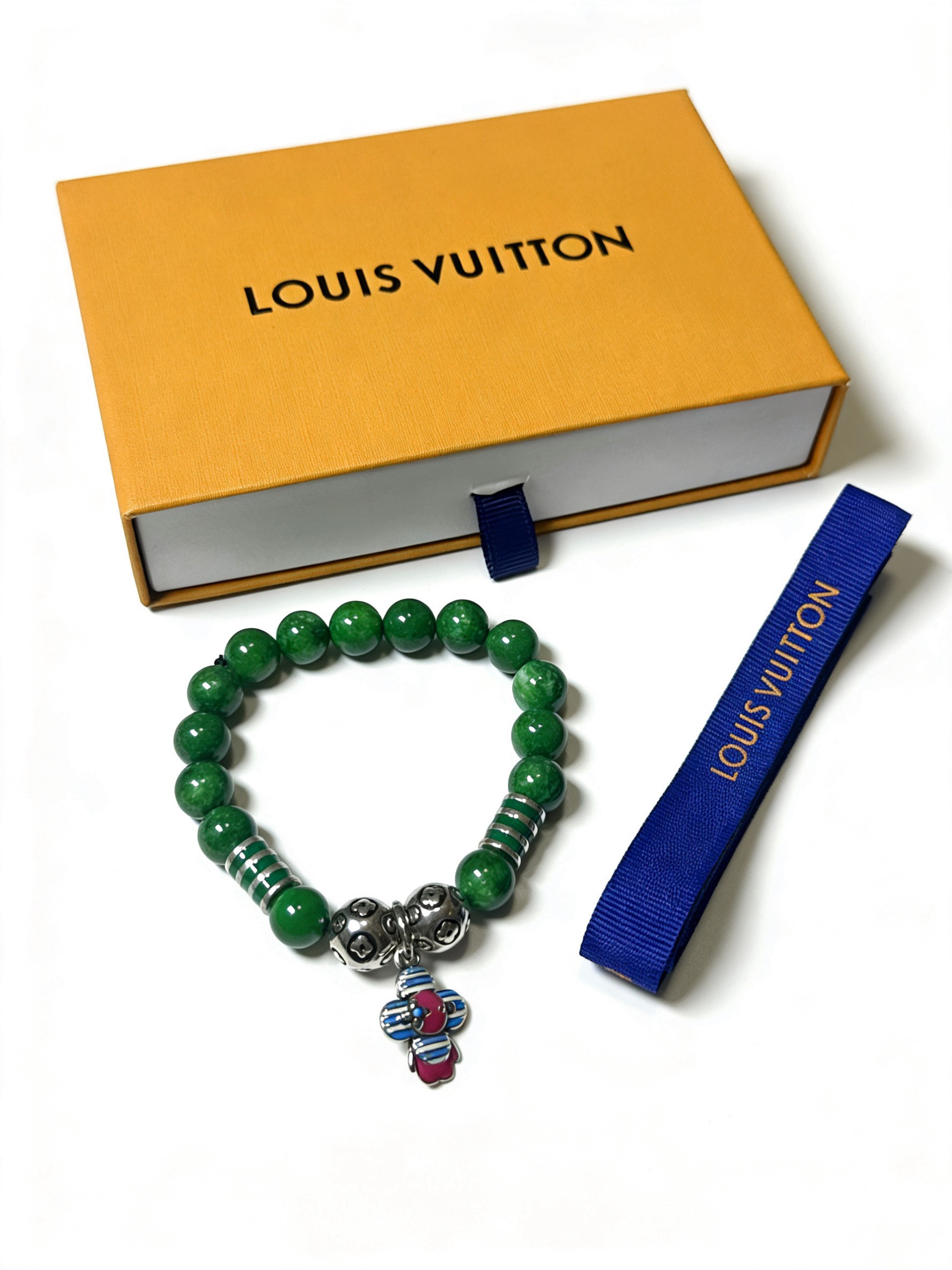 LV 高仿 綠色珠串吊飾手鍊 高級質感潮流款| 11 LV 高仿 綠色珠串吊飾手鍊 高級質感潮流款