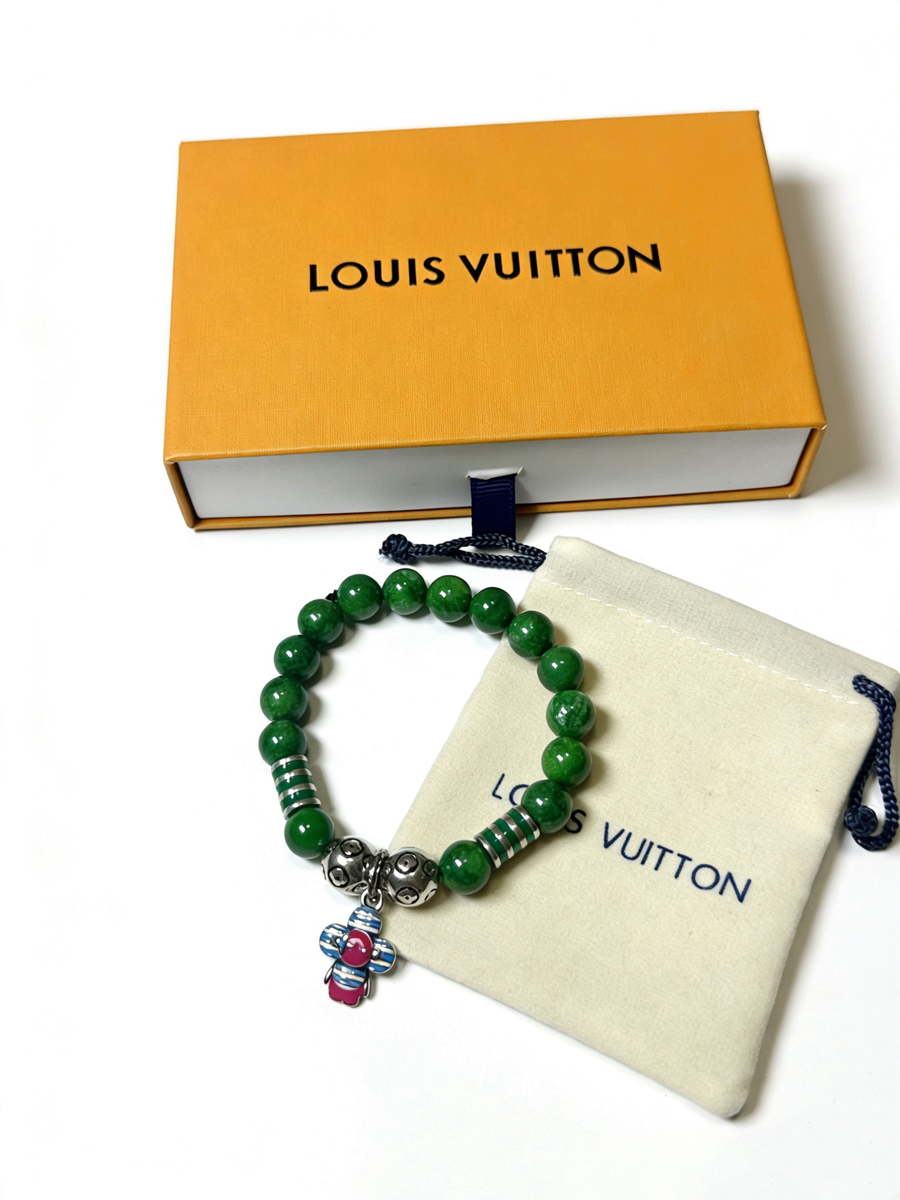 LV 高仿 綠色珠串吊飾手鍊 高級質感潮流款| 8 LV 高仿 綠色珠串吊飾手鍊 高級質感潮流款