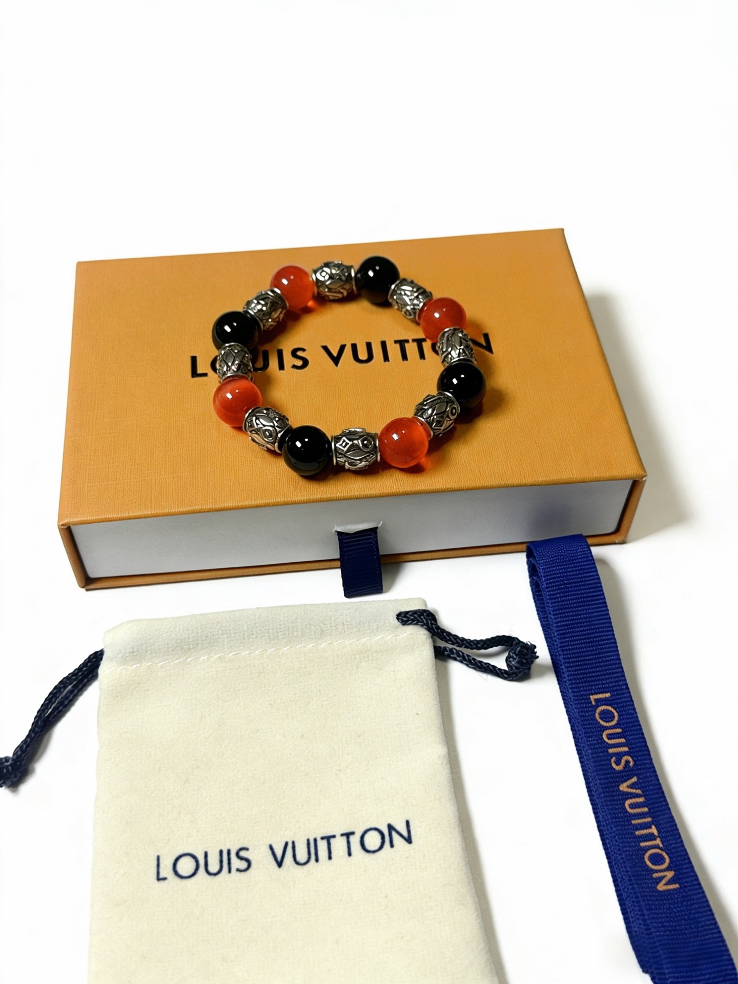 LV 高仿 黑橘雙色珠串手鍊 個性潮流設計款| 7 LV 高仿 黑橘雙色珠串手鍊 個性潮流設計款