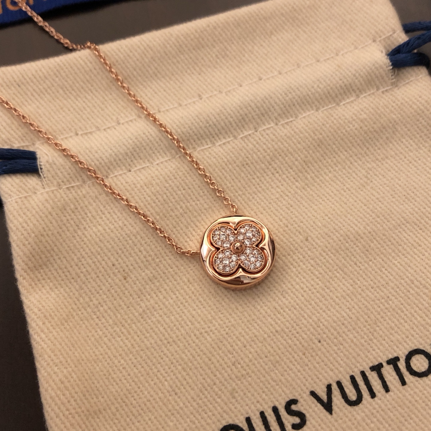 LV 高仿 女款 四葉花鑽石吊墜項鍊 高級感百搭鎖骨鏈氣質款| 13 LV 高仿 女款 四葉花鑽石吊墜項鍊 高級感百搭鎖骨鏈氣質款