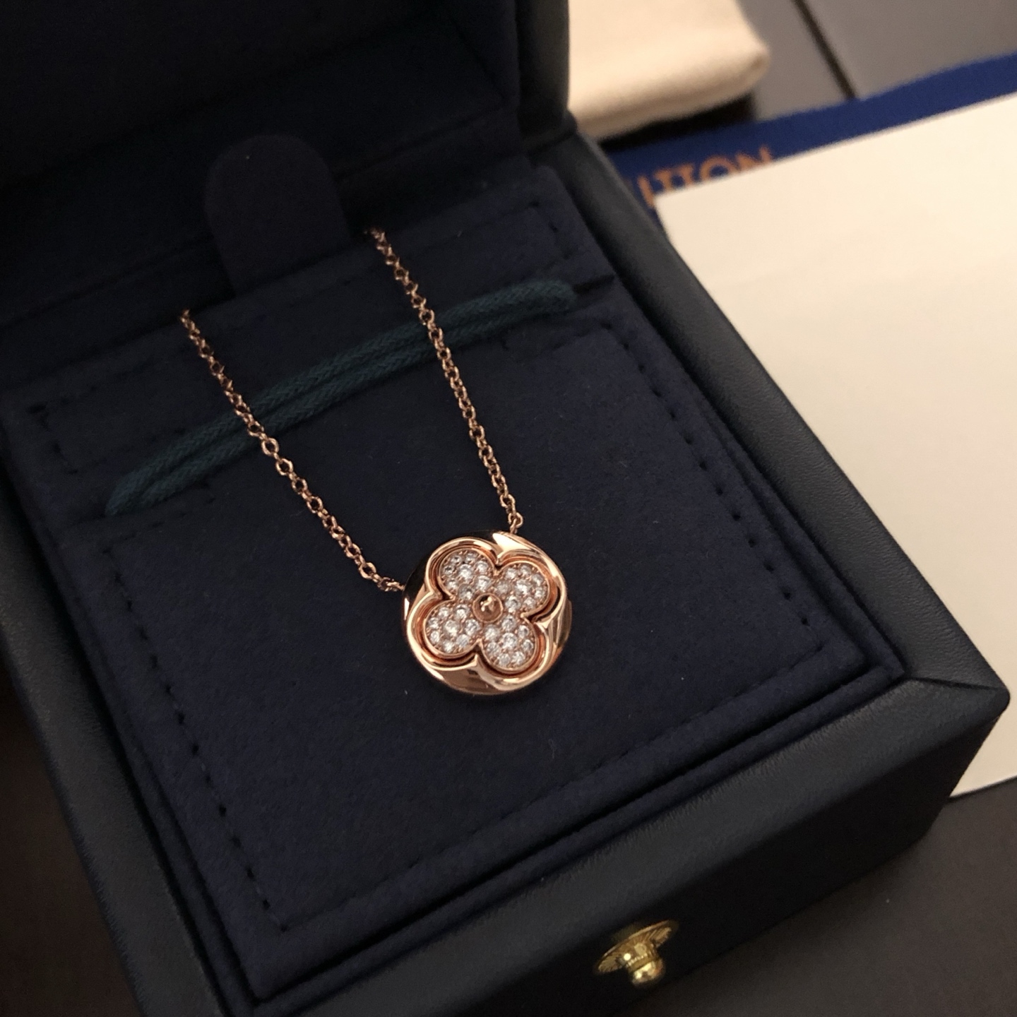 LV 高仿 女款 四葉花鑽石吊墜項鍊 高級感百搭鎖骨鏈氣質款| 12 LV 高仿 女款 四葉花鑽石吊墜項鍊 高級感百搭鎖骨鏈氣質款