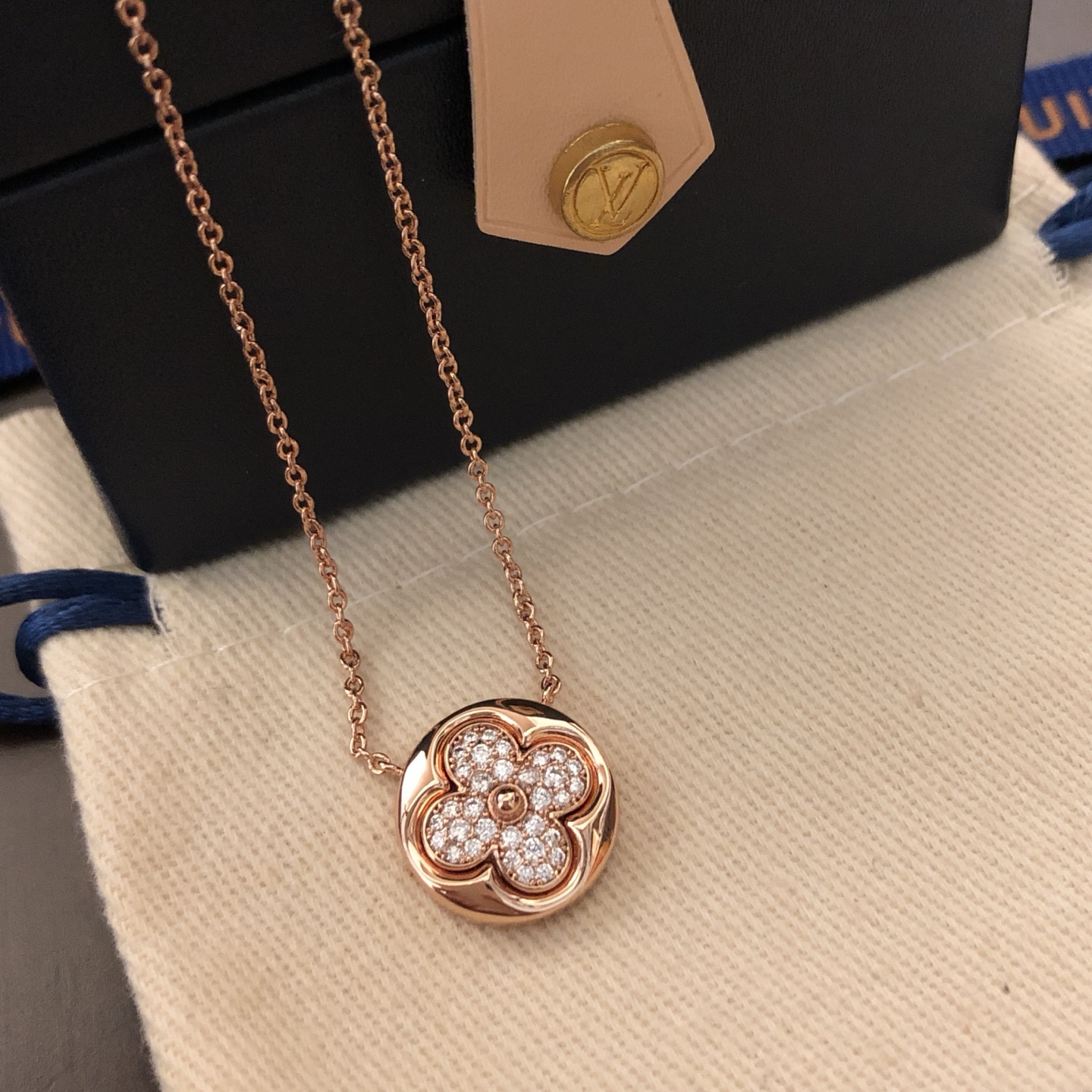 LV 高仿 女款 四葉花鑽石吊墜項鍊 高級感百搭鎖骨鏈氣質款| 11 LV 高仿 女款 四葉花鑽石吊墜項鍊 高級感百搭鎖骨鏈氣質款