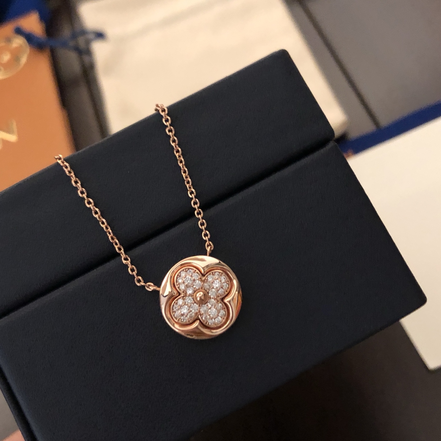 LV 高仿 女款 四葉花鑽石吊墜項鍊 高級感百搭鎖骨鏈氣質款| 7 LV 高仿 女款 四葉花鑽石吊墜項鍊 高級感百搭鎖骨鏈氣質款