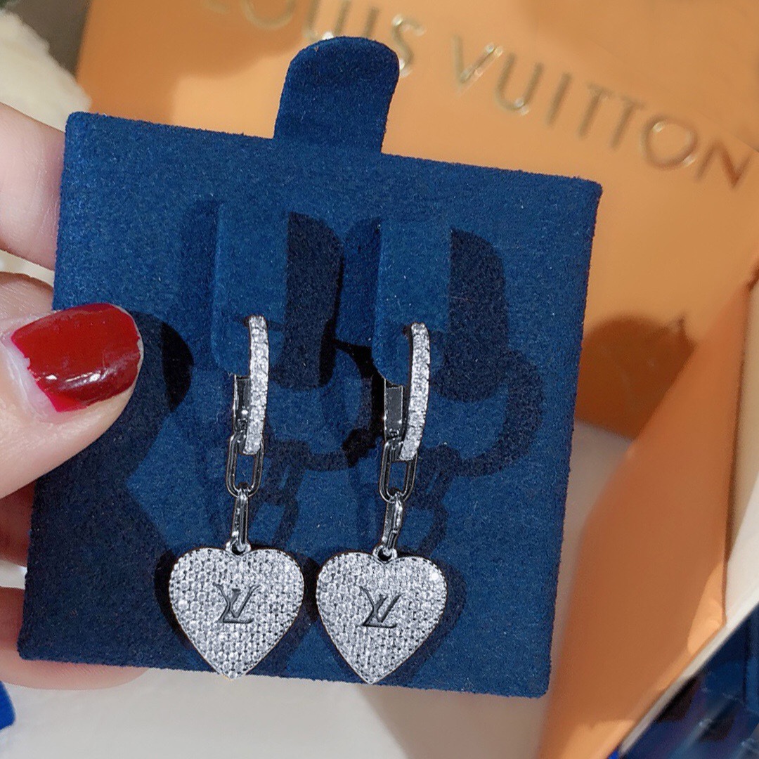 LV A貨 女款 愛心鑽石耳環 滿鑽閃耀氣質百搭耳飾| 13 LV A貨 女款 愛心鑽石耳環 滿鑽閃耀氣質百搭耳飾