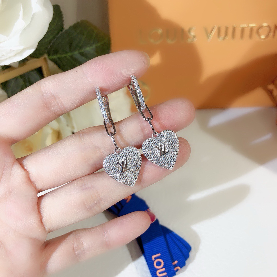 LV A貨 女款 愛心鑽石耳環 滿鑽閃耀氣質百搭耳飾| 12 LV A貨 女款 愛心鑽石耳環 滿鑽閃耀氣質百搭耳飾