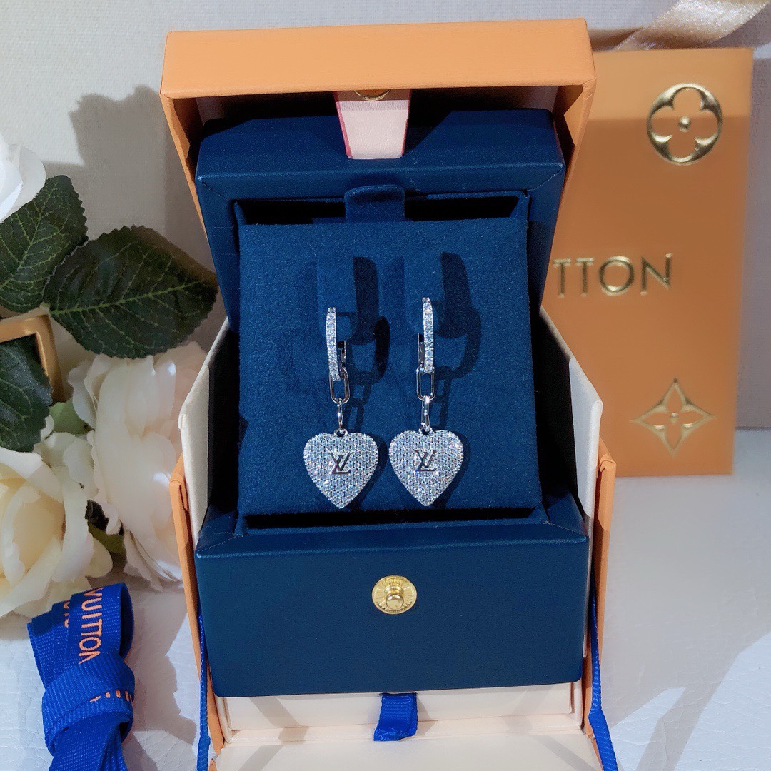 LV A貨 女款 愛心鑽石耳環 滿鑽閃耀氣質百搭耳飾| 11 LV A貨 女款 愛心鑽石耳環 滿鑽閃耀氣質百搭耳飾