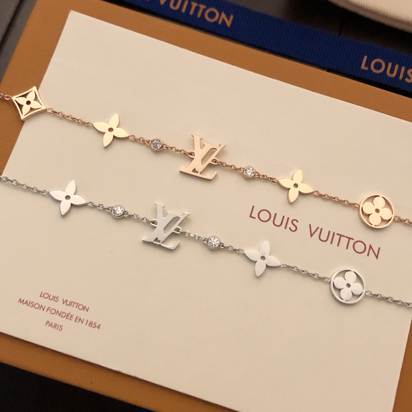 LV 高仿 女款 Monogram花型手鍊 經典百搭優雅氣質款| 12 LV 高仿 女款 Monogram花型手鍊 經典百搭優雅氣質款