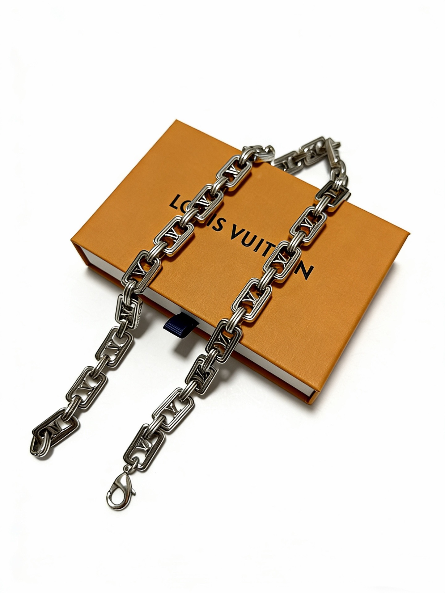 LV 高仿 男款 重工鏈條手鍊 潮流風格個性百搭款| 9 LV 高仿 男款 重工鏈條手鍊 潮流風格個性百搭款