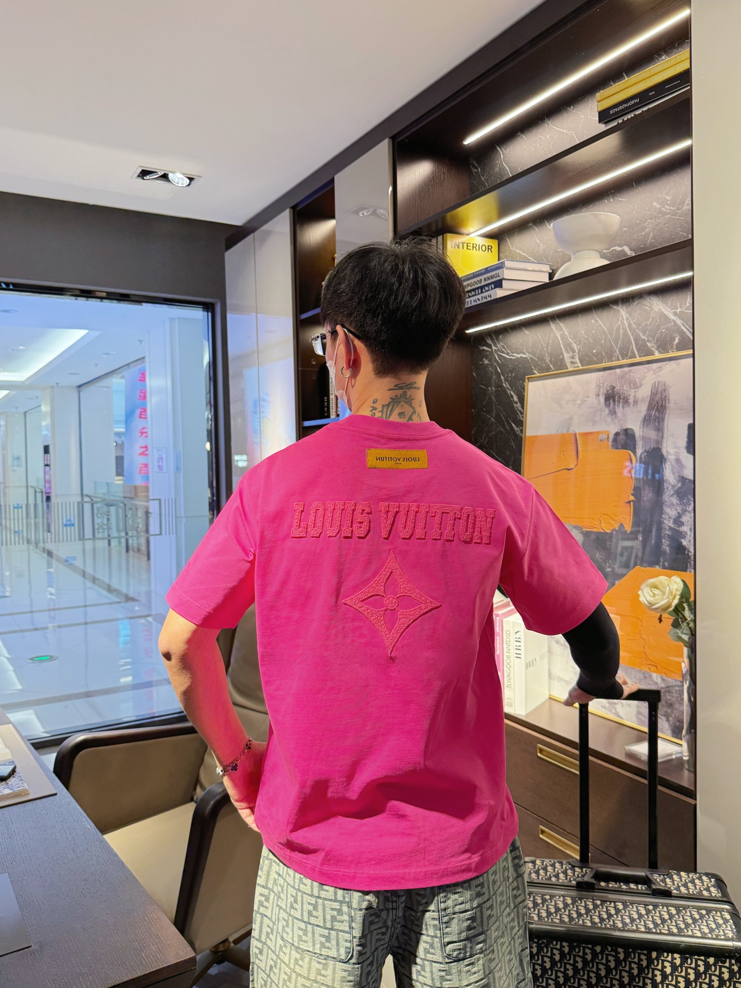 LV 一比一 刺繡Logo短袖T恤 玫紅配色 寬鬆潮流款| 12 LV 一比一 刺繡Logo短袖T恤 玫紅配色 寬鬆潮流款