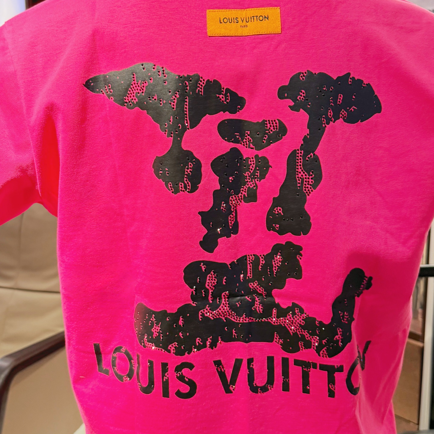 LV 原單 玫紅色立體Logo短袖T恤 簡約百搭高端款| 7 LV 原單 玫紅色立體Logo短袖T恤 簡約百搭高端款