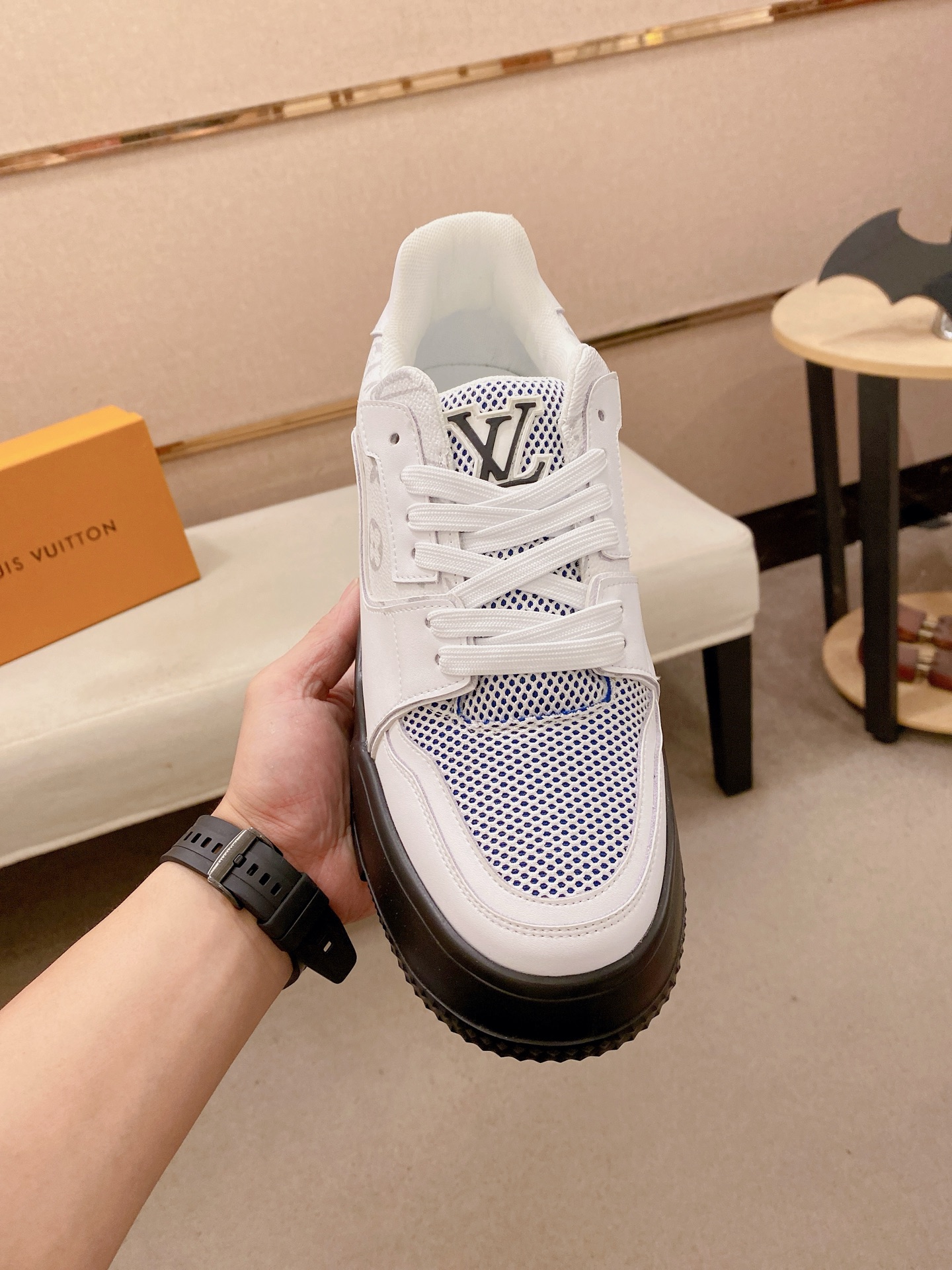 LV 高仿 男款氣墊厚底運動鞋 白色網布拼接休閒款| 13 LV 高仿 男款氣墊厚底運動鞋 白色網布拼接休閒款