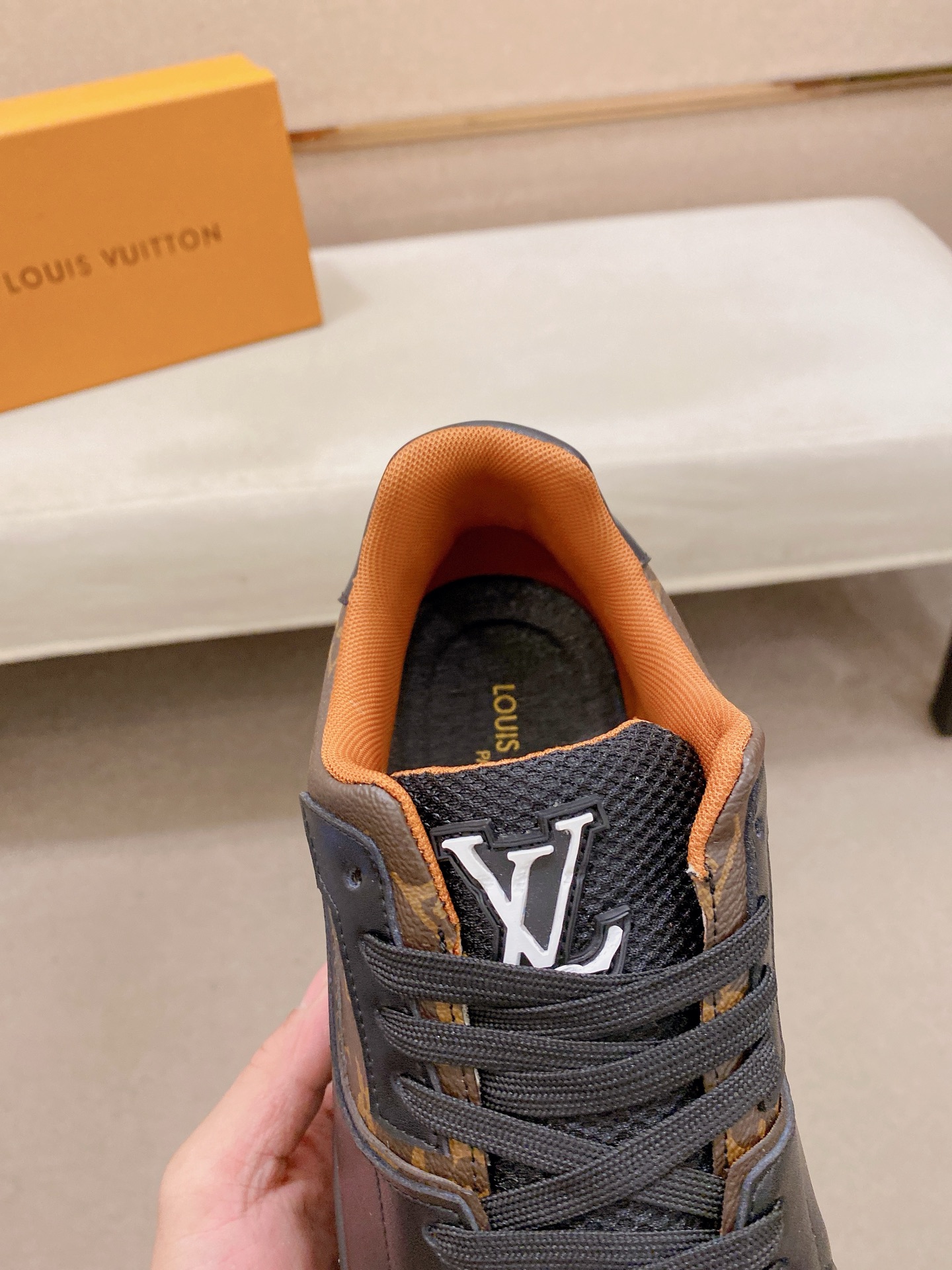 LV 一比一 男款氣墊厚底運動鞋 黑棕拼接潮流款| 10 LV 一比一 男款氣墊厚底運動鞋 黑棕拼接潮流款