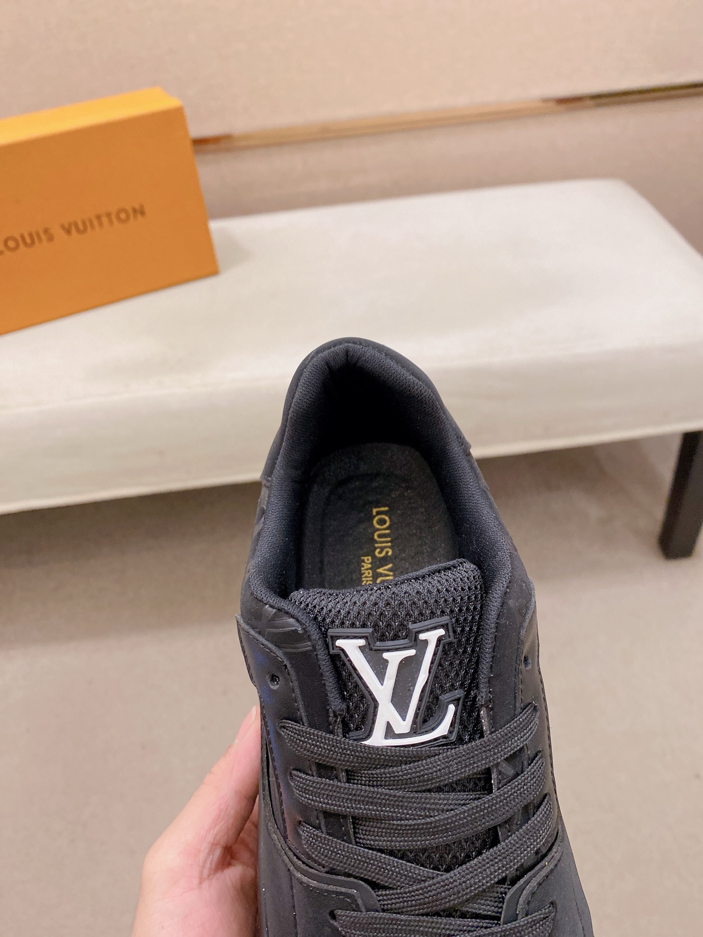 LV A貨 男款全黑Monogram氣墊鞋 潮流街頭風| 10 LV A貨 男款全黑Monogram氣墊鞋 潮流街頭風