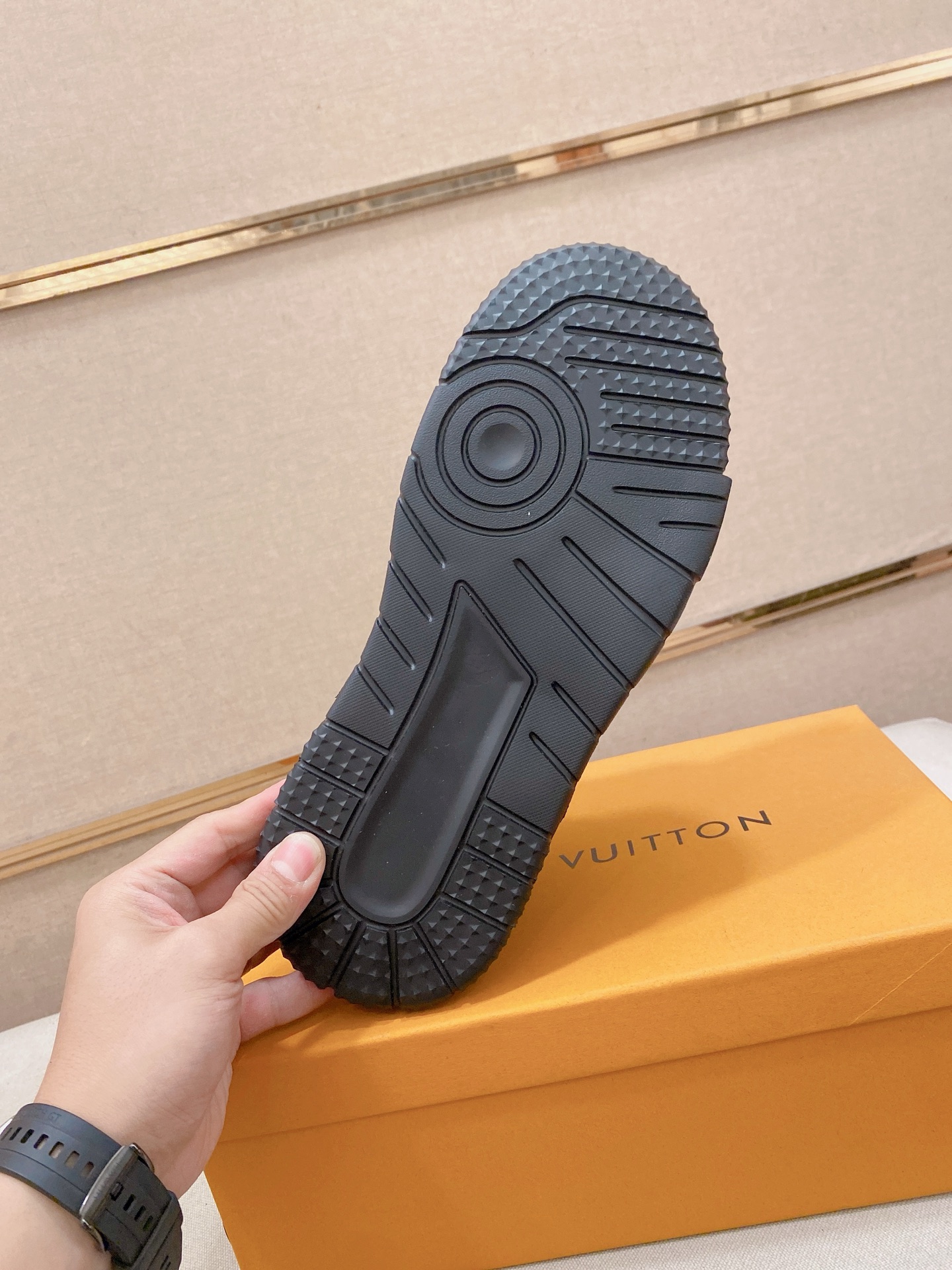 LV A貨 男款全黑Monogram氣墊鞋 潮流街頭風| 7 LV A貨 男款全黑Monogram氣墊鞋 潮流街頭風