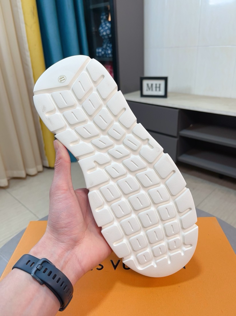 LV A貨 男款黑色Monogram厚底運動鞋 潮流百搭款| 8 LV A貨 男款黑色Monogram厚底運動鞋 潮流百搭款