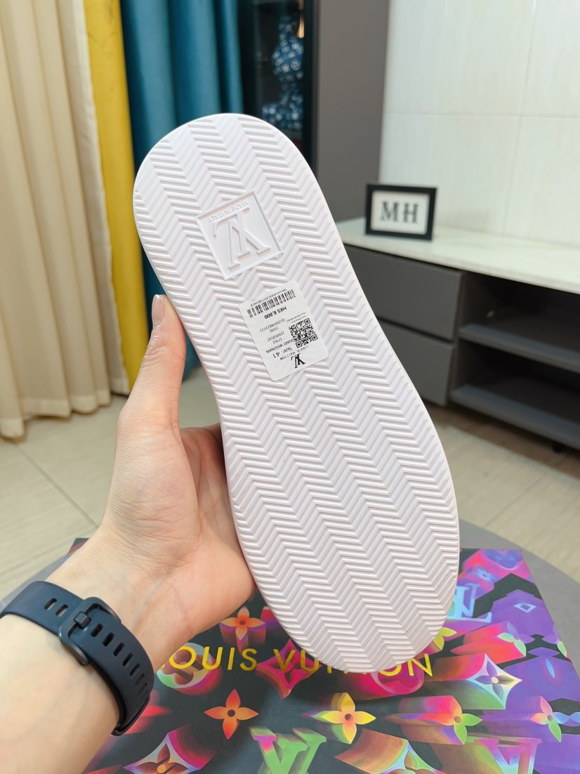 LV 高仿 Monogram 壓紋拼接運動鞋 低幫百搭休閒潮鞋 黑色| 9 LV 高仿 Monogram 壓紋拼接運動鞋 低幫百搭休閒潮鞋 黑色