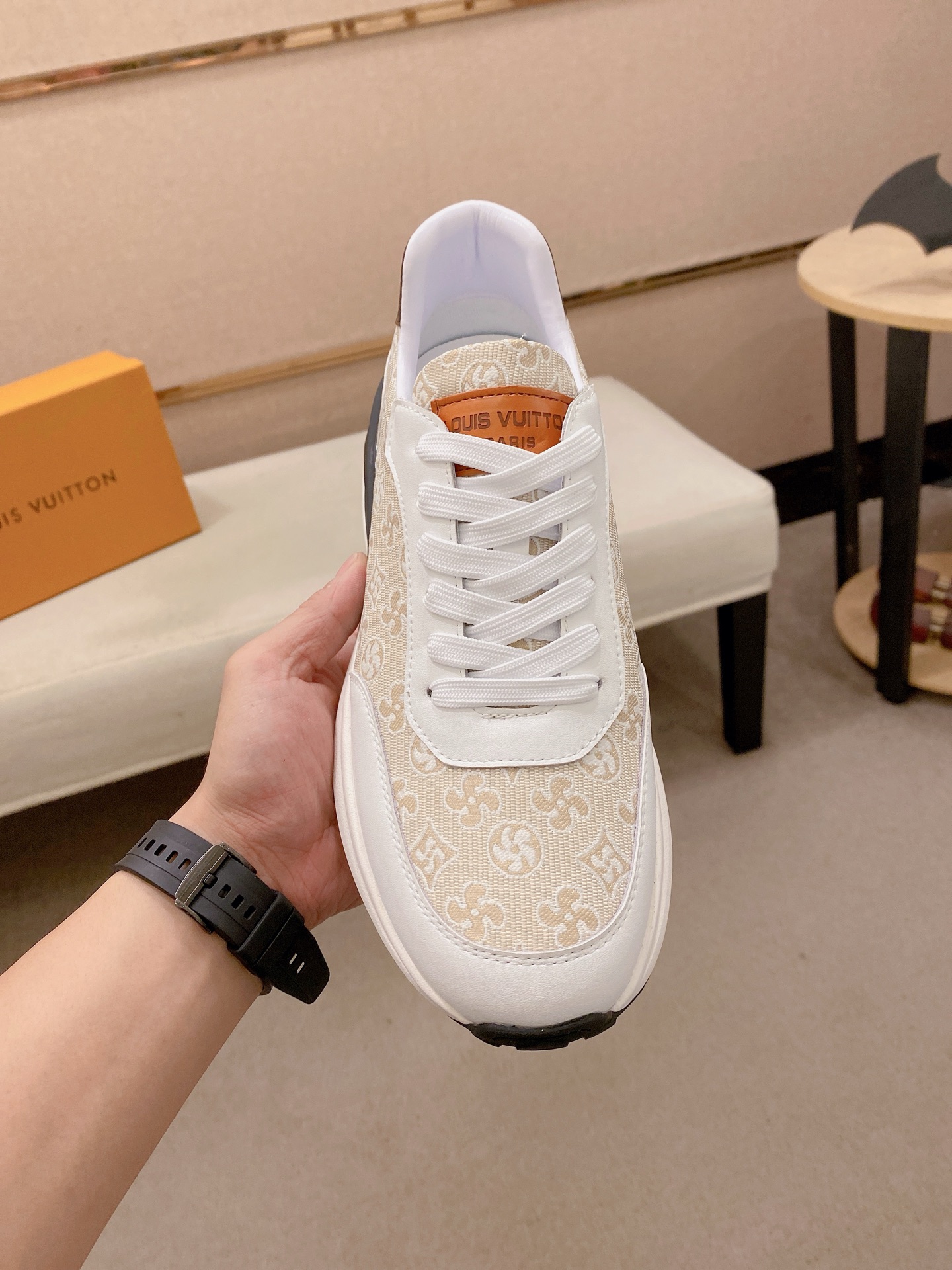 LV 一比一 Monogram 淺色拼接運動鞋 男士休閒厚底跑步鞋 米白| 14 LV 一比一 Monogram 淺色拼接運動鞋 男士休閒厚底跑步鞋 米白