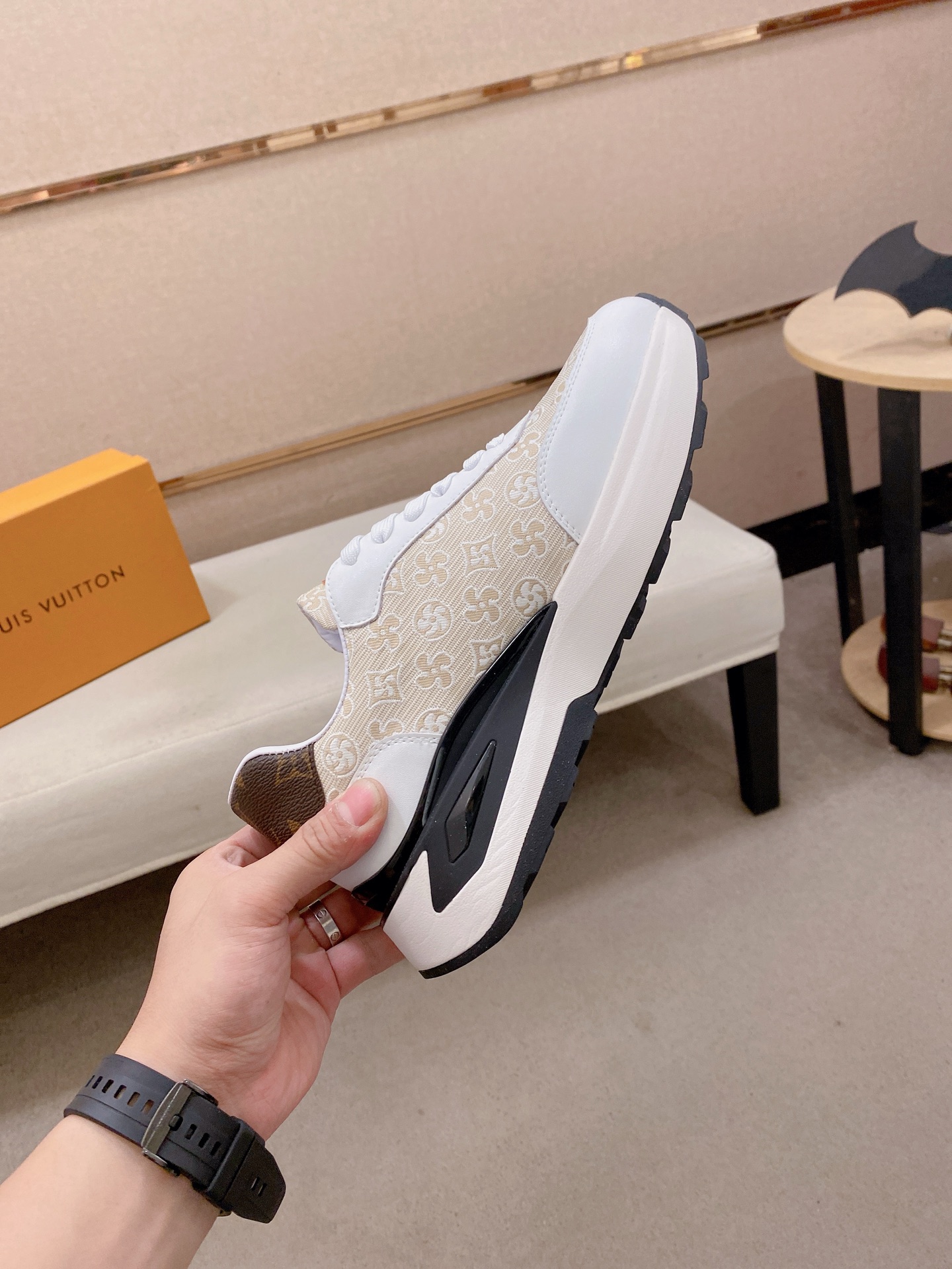 LV 一比一 Monogram 淺色拼接運動鞋 男士休閒厚底跑步鞋 米白| 11 LV 一比一 Monogram 淺色拼接運動鞋 男士休閒厚底跑步鞋 米白