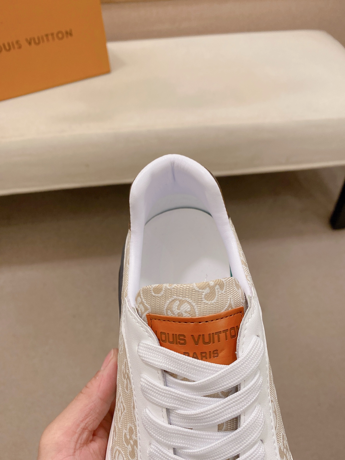 LV 一比一 Monogram 淺色拼接運動鞋 男士休閒厚底跑步鞋 米白| 10 LV 一比一 Monogram 淺色拼接運動鞋 男士休閒厚底跑步鞋 米白