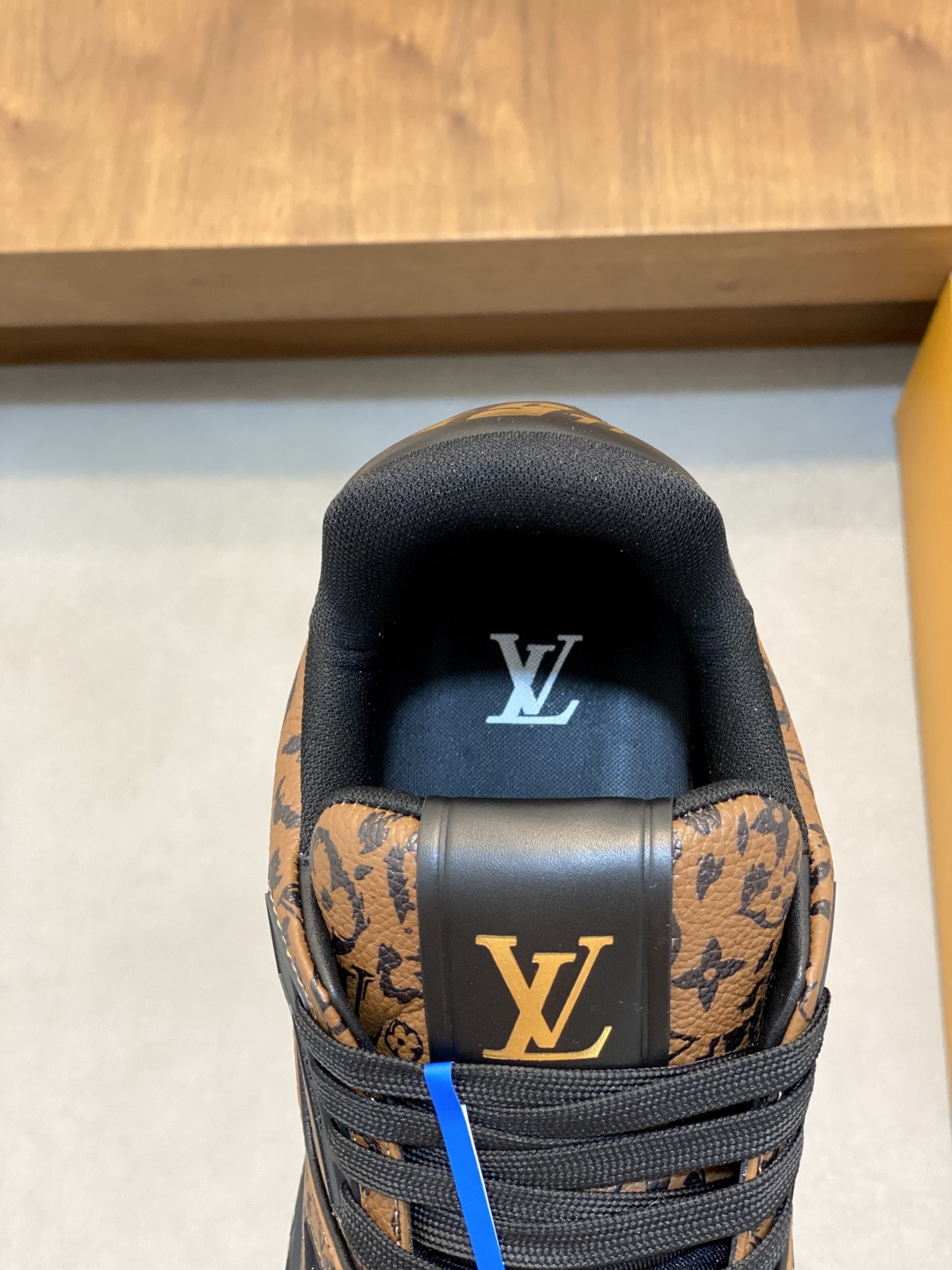 LV原單棕色印花潮流板鞋低帮百搭休闲男鞋| 9 LV原單棕色印花潮流板鞋低帮百搭休闲男鞋