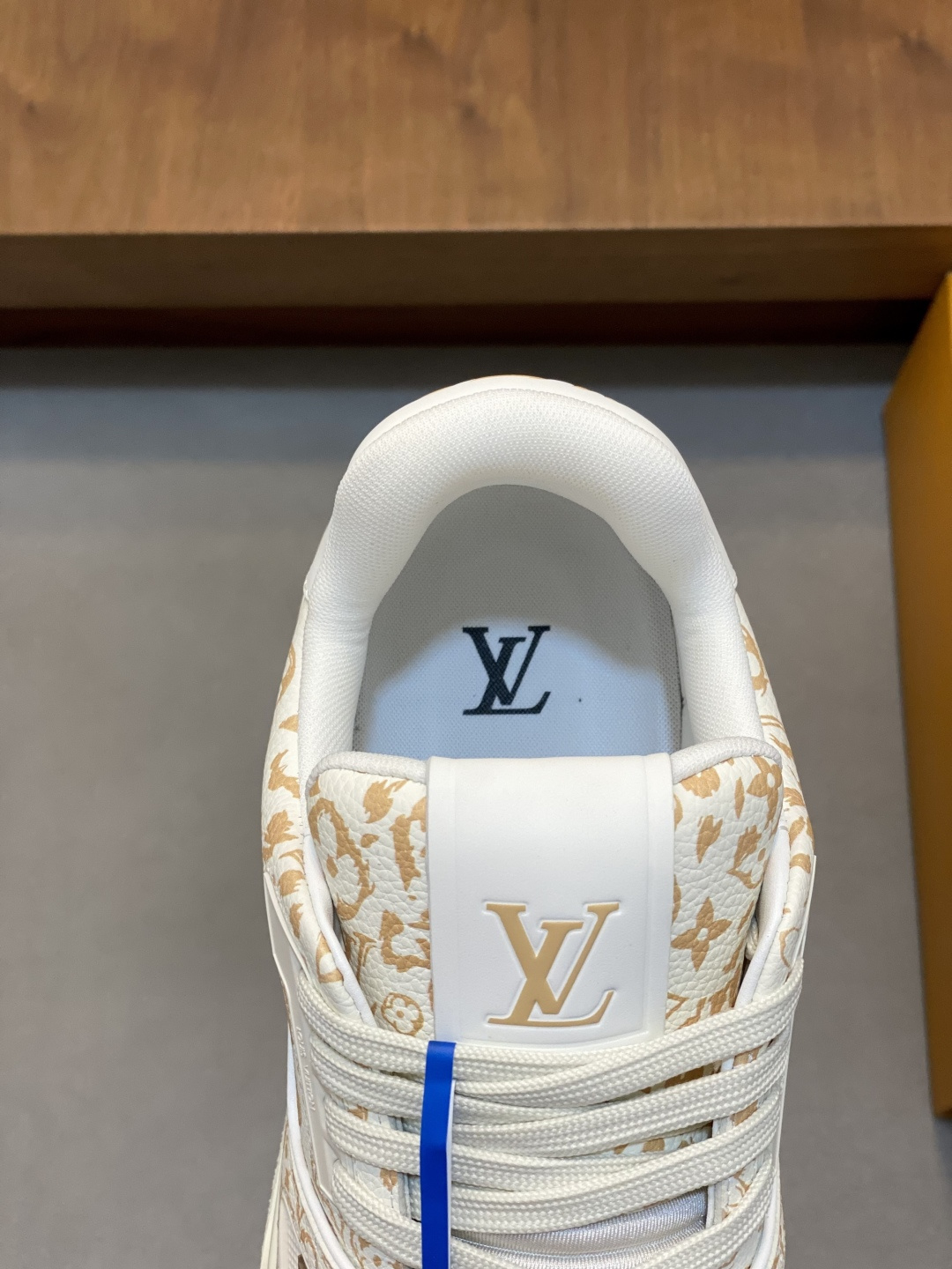 LV高仿白色黄色印花运动鞋低帮百搭休闲潮流男鞋| 9 LV高仿白色黄色印花运动鞋低帮百搭休闲潮流男鞋
