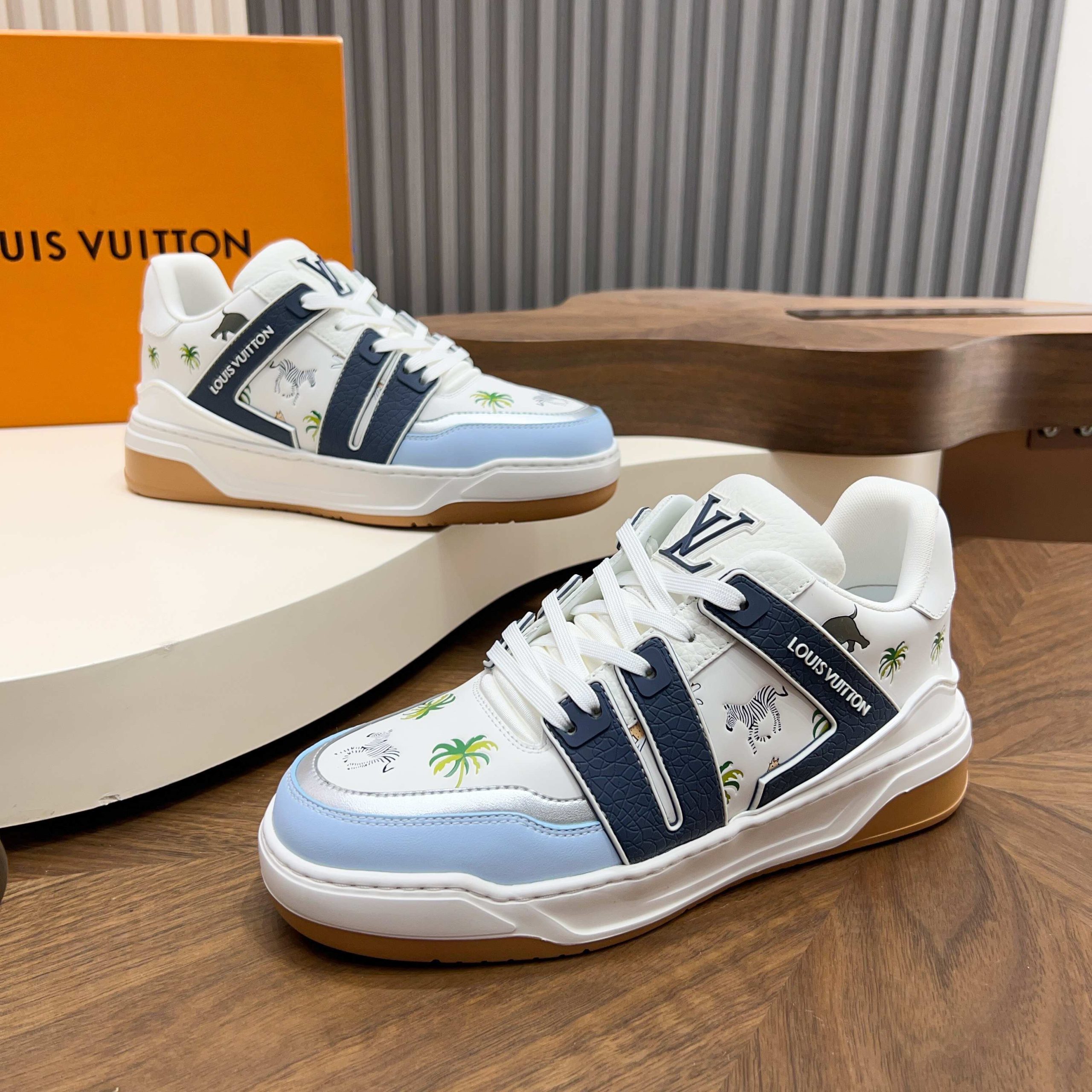 LV 高仿 男款 休閒板鞋 棕底拼接藍白配色 時尚百搭潮流款