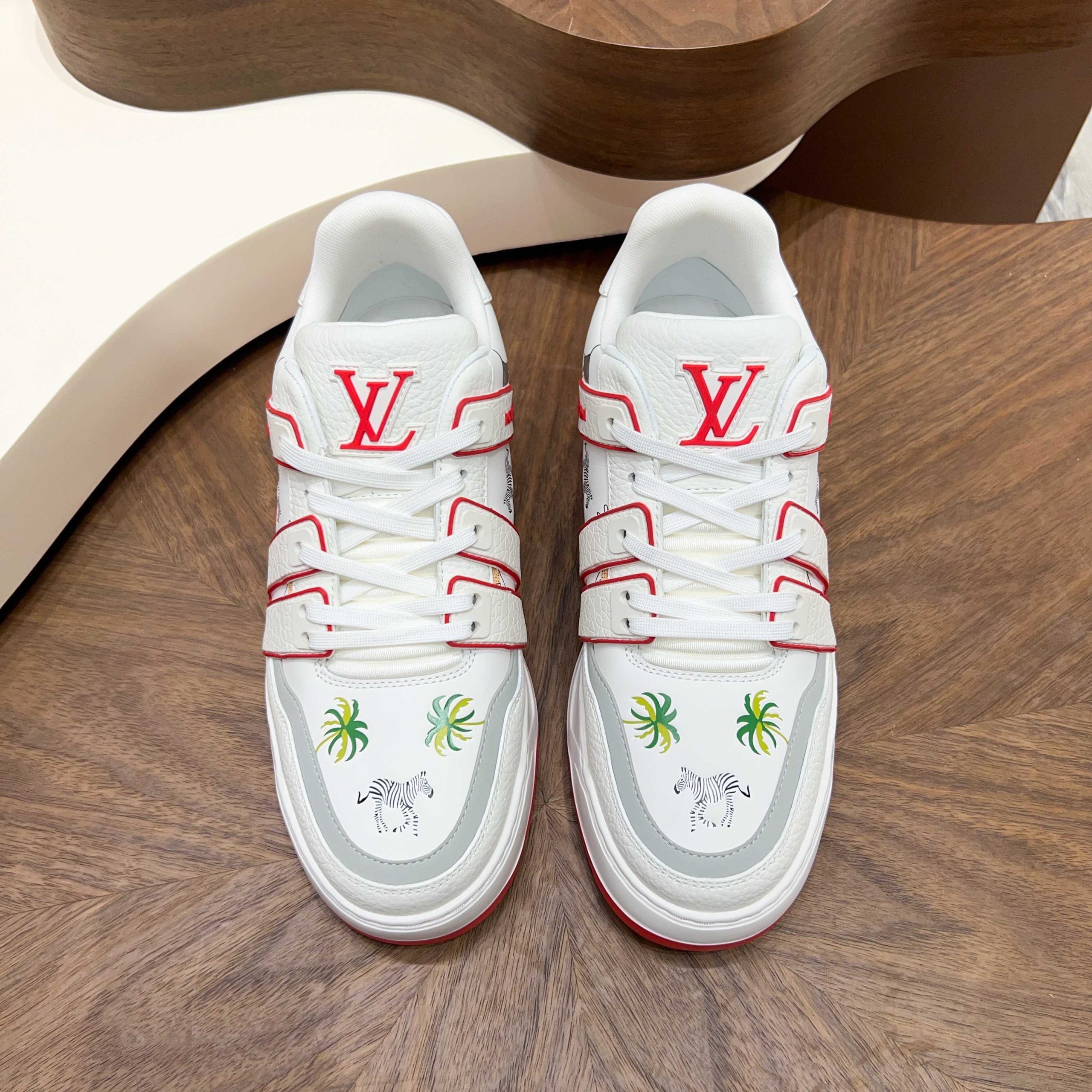LV 一比一 男款 潮流板鞋 紅白拼接設計 運動休閒百搭款| 9 LV 一比一 男款 潮流板鞋 紅白拼接設計 運動休閒百搭款
