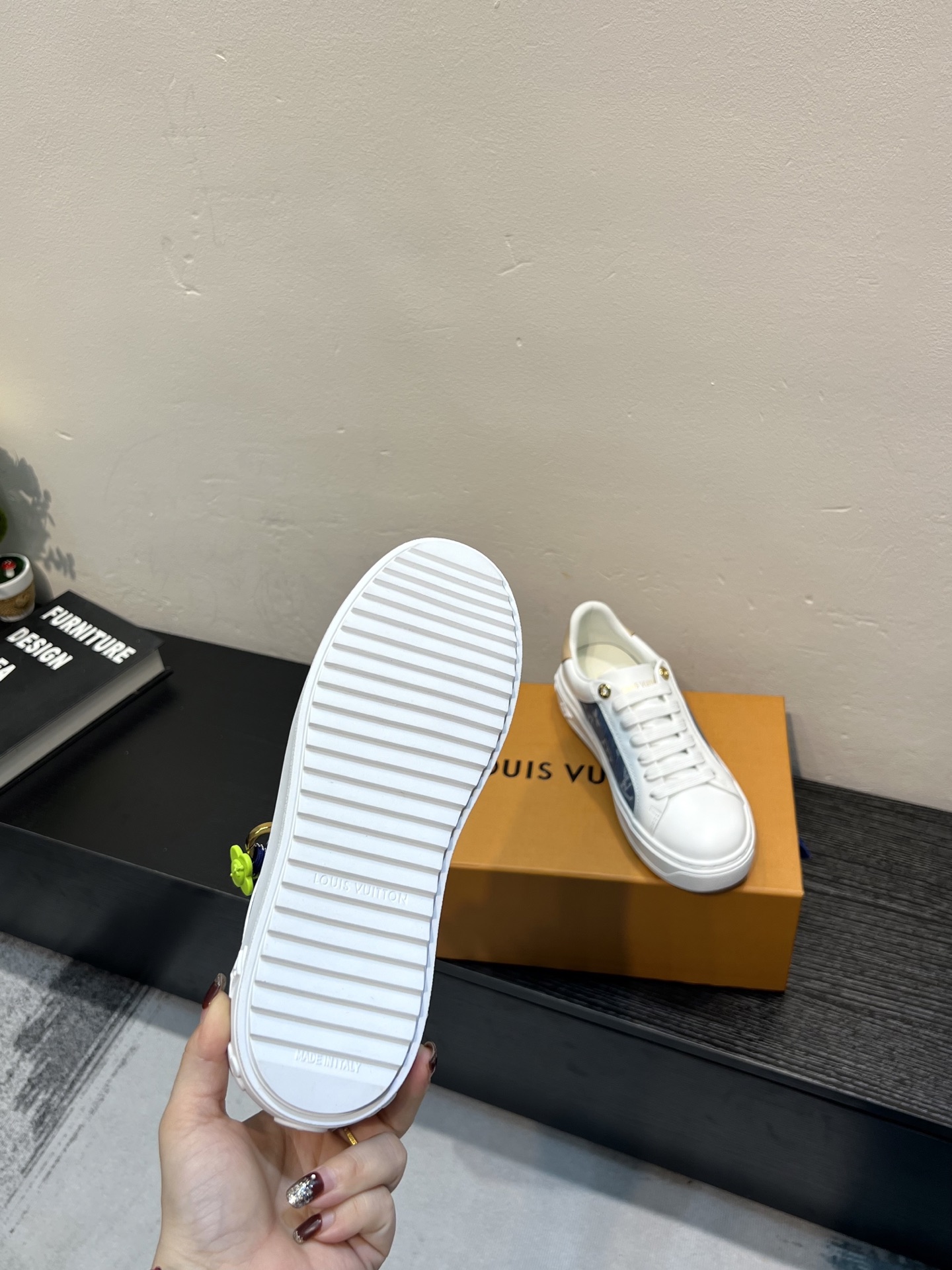 LV 高仿 女款 小白鞋 簡約側邊拼接設計 百搭休閒風| 8 LV 高仿 女款 小白鞋 簡約側邊拼接設計 百搭休閒風