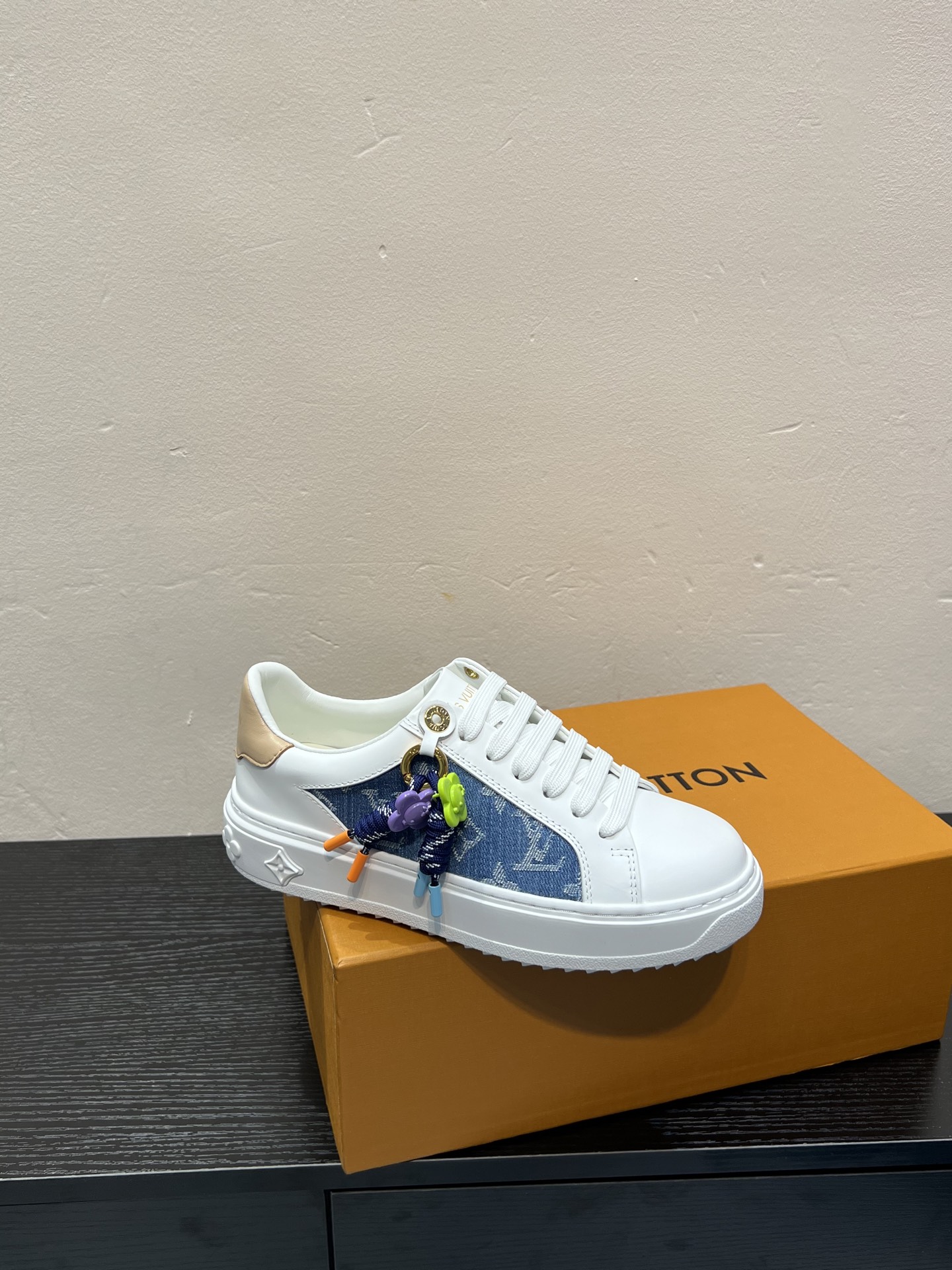LV 高仿 女款 小白鞋 簡約側邊拼接設計 百搭休閒風| 7 LV 高仿 女款 小白鞋 簡約側邊拼接設計 百搭休閒風