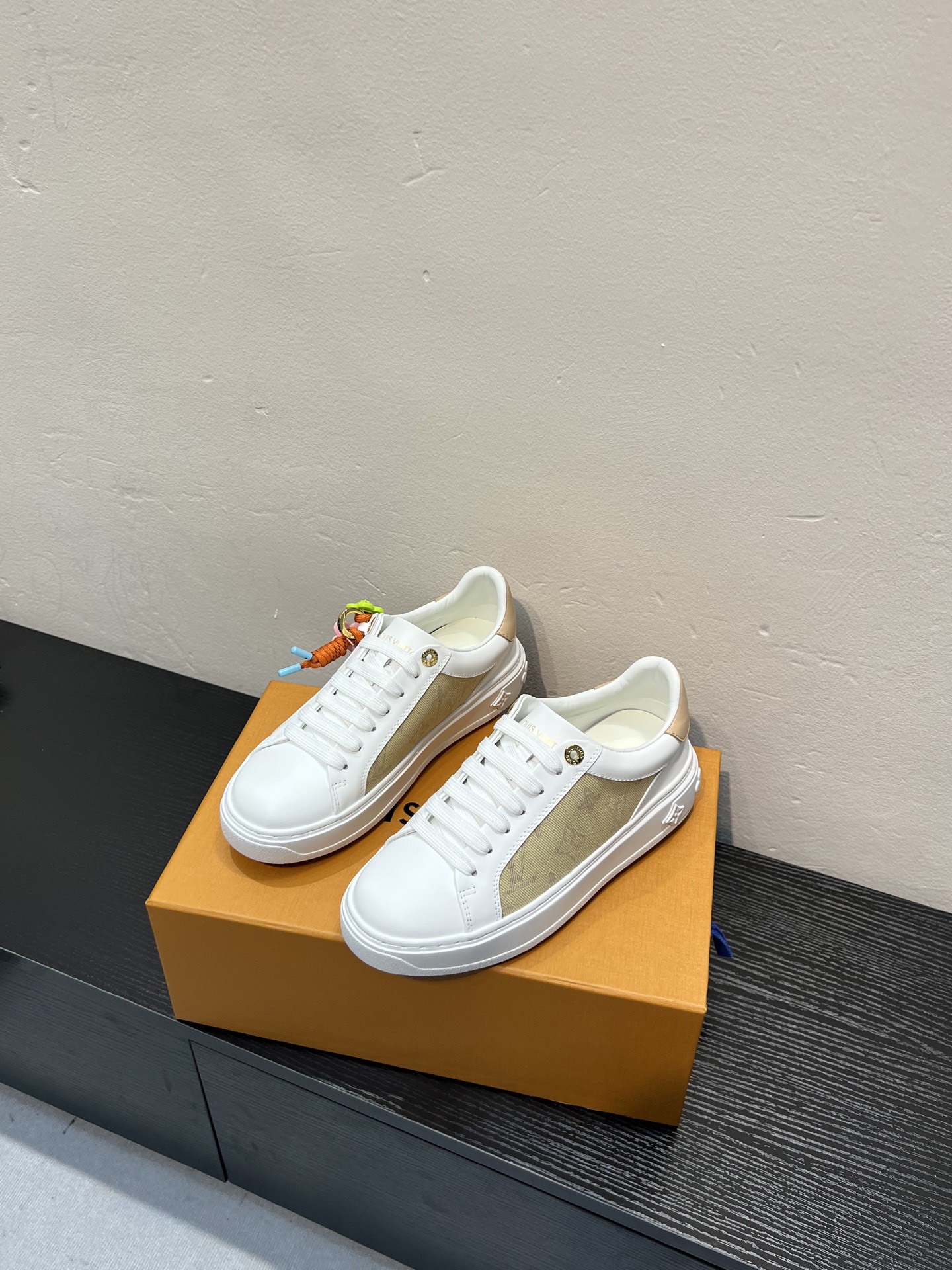 LV 原單 女款 小白鞋 經典簡約設計 輕奢百搭款| 14 LV 原單 女款 小白鞋 經典簡約設計 輕奢百搭款