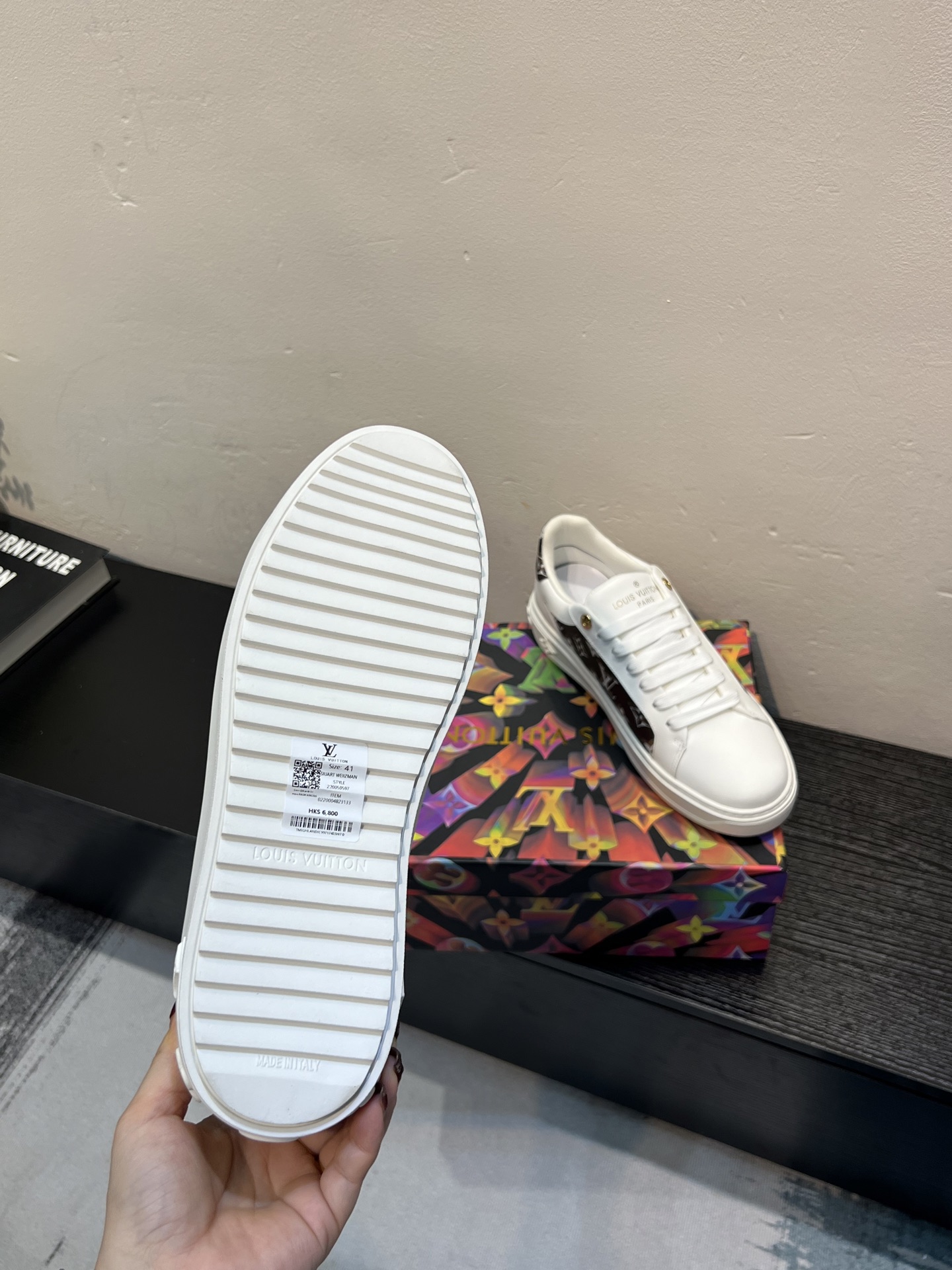 LV 高仿 女款 白色休閒鞋 經典Logo設計 百搭氣質款| 8 LV 高仿 女款 白色休閒鞋 經典Logo設計 百搭氣質款