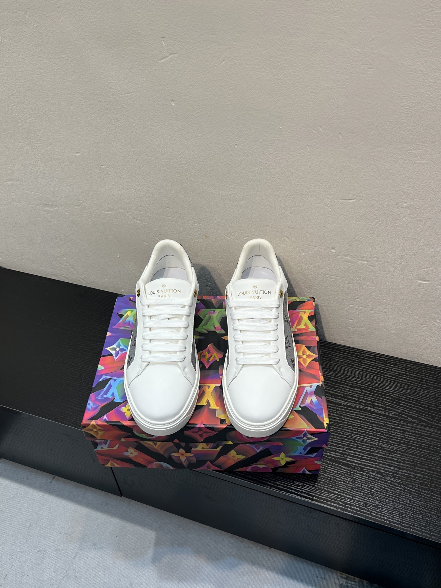 LV A貨 男款 白色板鞋 經典低幫設計 百搭休閒款| 6 LV A貨 男款 白色板鞋 經典低幫設計 百搭休閒款