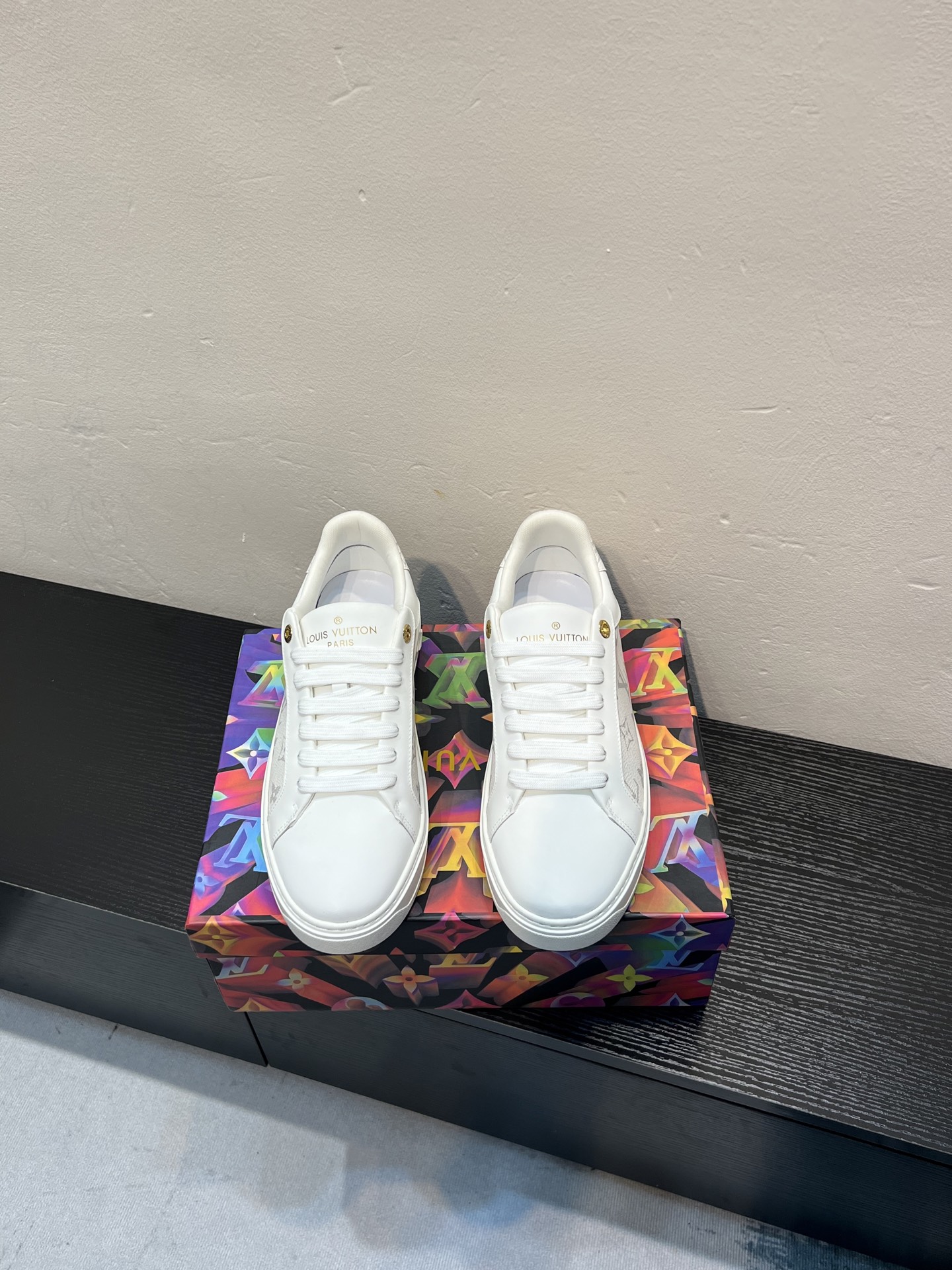 LV A貨 男款 白色板鞋 經典低幫設計 百搭休閒款| 13 LV A貨 男款 白色板鞋 經典低幫設計 百搭休閒款