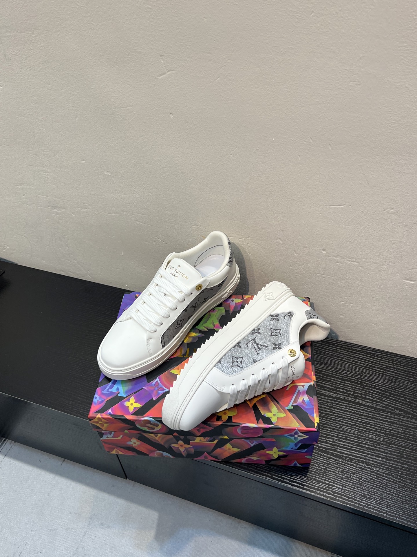 LV A貨 男款 白色板鞋 經典低幫設計 百搭休閒款| 12 LV A貨 男款 白色板鞋 經典低幫設計 百搭休閒款
