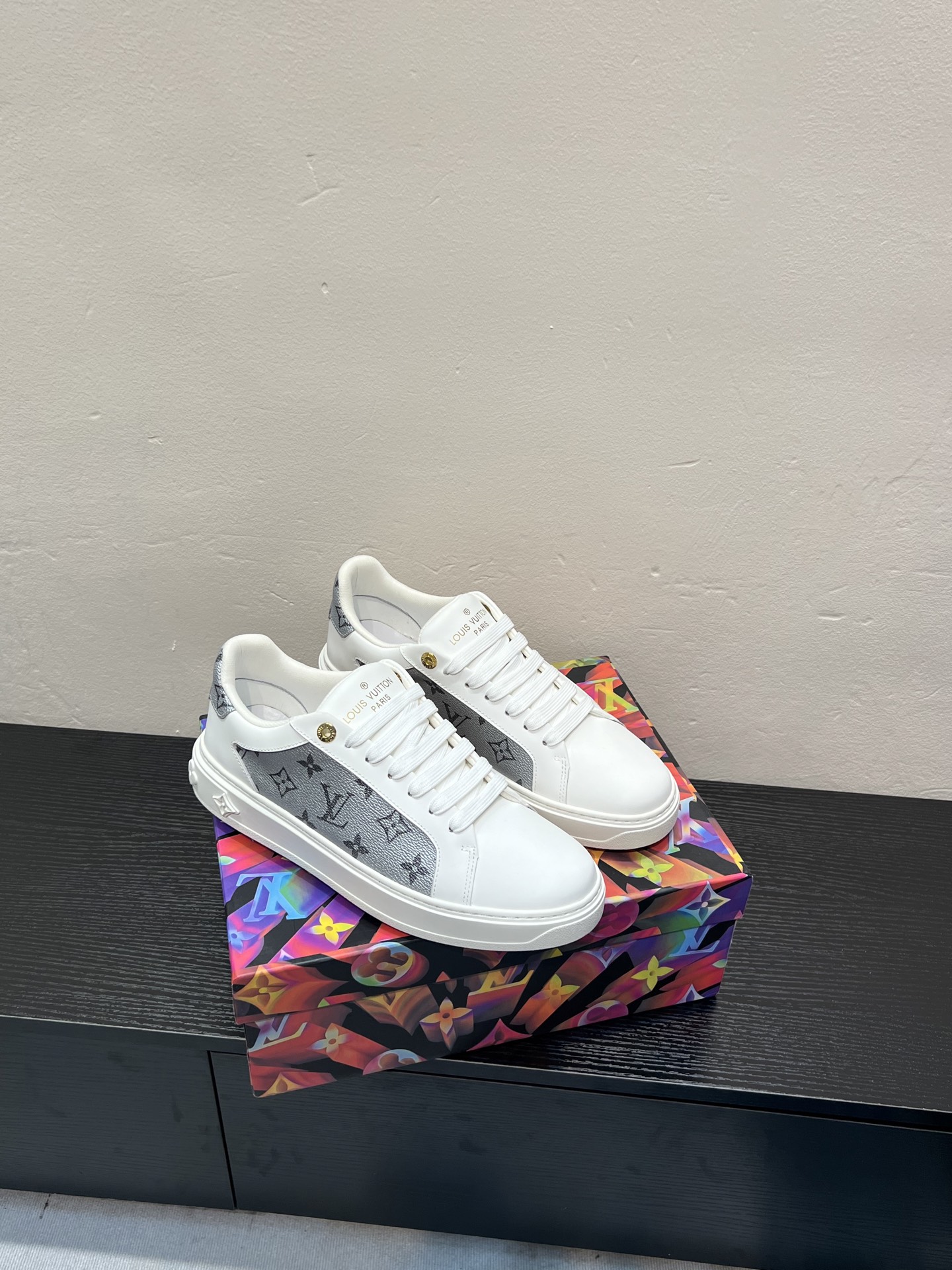 LV A貨 男款 白色板鞋 經典低幫設計 百搭休閒款| 11 LV A貨 男款 白色板鞋 經典低幫設計 百搭休閒款