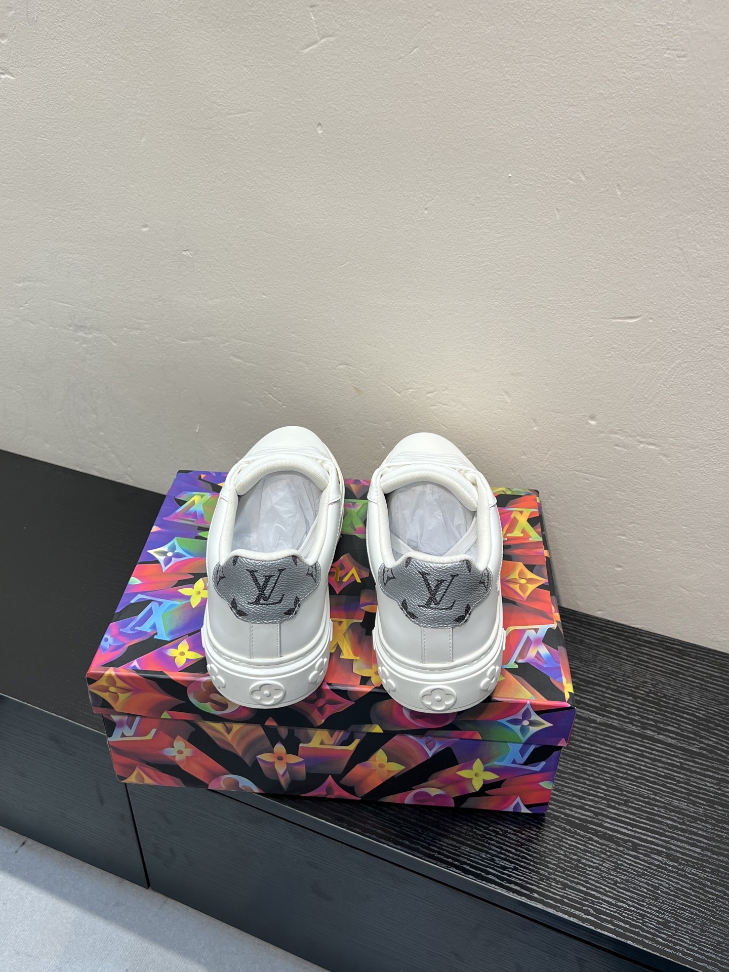 LV A貨 男款 白色板鞋 經典低幫設計 百搭休閒款| 10 LV A貨 男款 白色板鞋 經典低幫設計 百搭休閒款