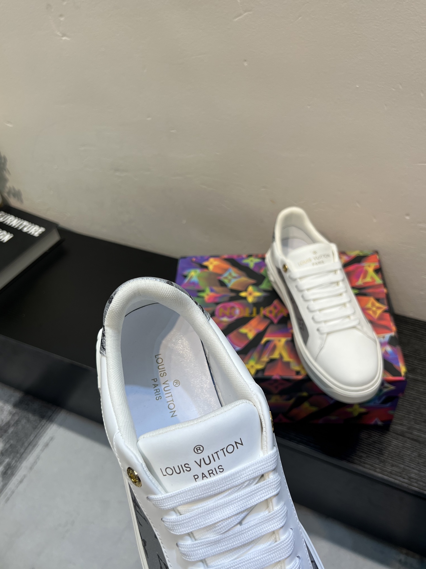 LV A貨 男款 白色板鞋 經典低幫設計 百搭休閒款| 9 LV A貨 男款 白色板鞋 經典低幫設計 百搭休閒款
