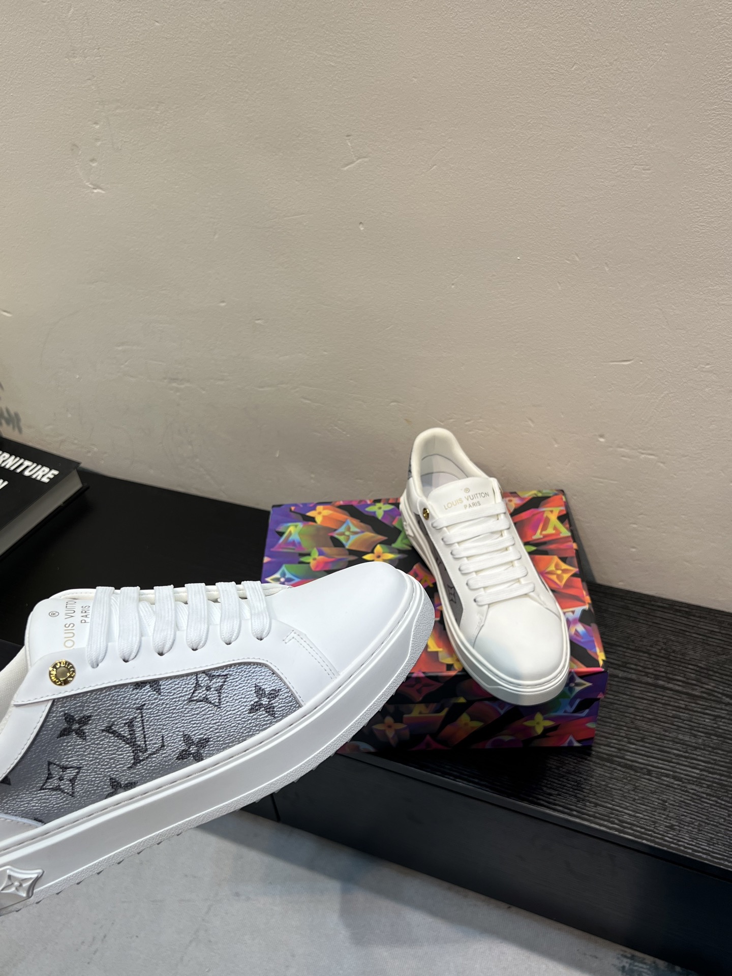 LV A貨 男款 白色板鞋 經典低幫設計 百搭休閒款| 8 LV A貨 男款 白色板鞋 經典低幫設計 百搭休閒款