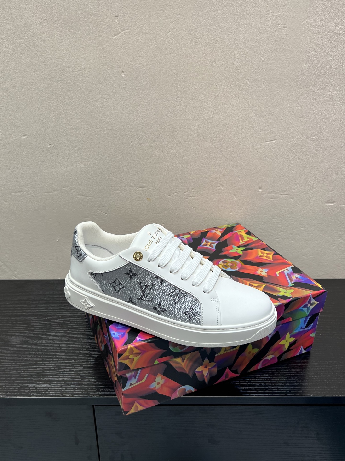 LV A貨 男款 白色板鞋 經典低幫設計 百搭休閒款| 15 LV A貨 男款 白色板鞋 經典低幫設計 百搭休閒款