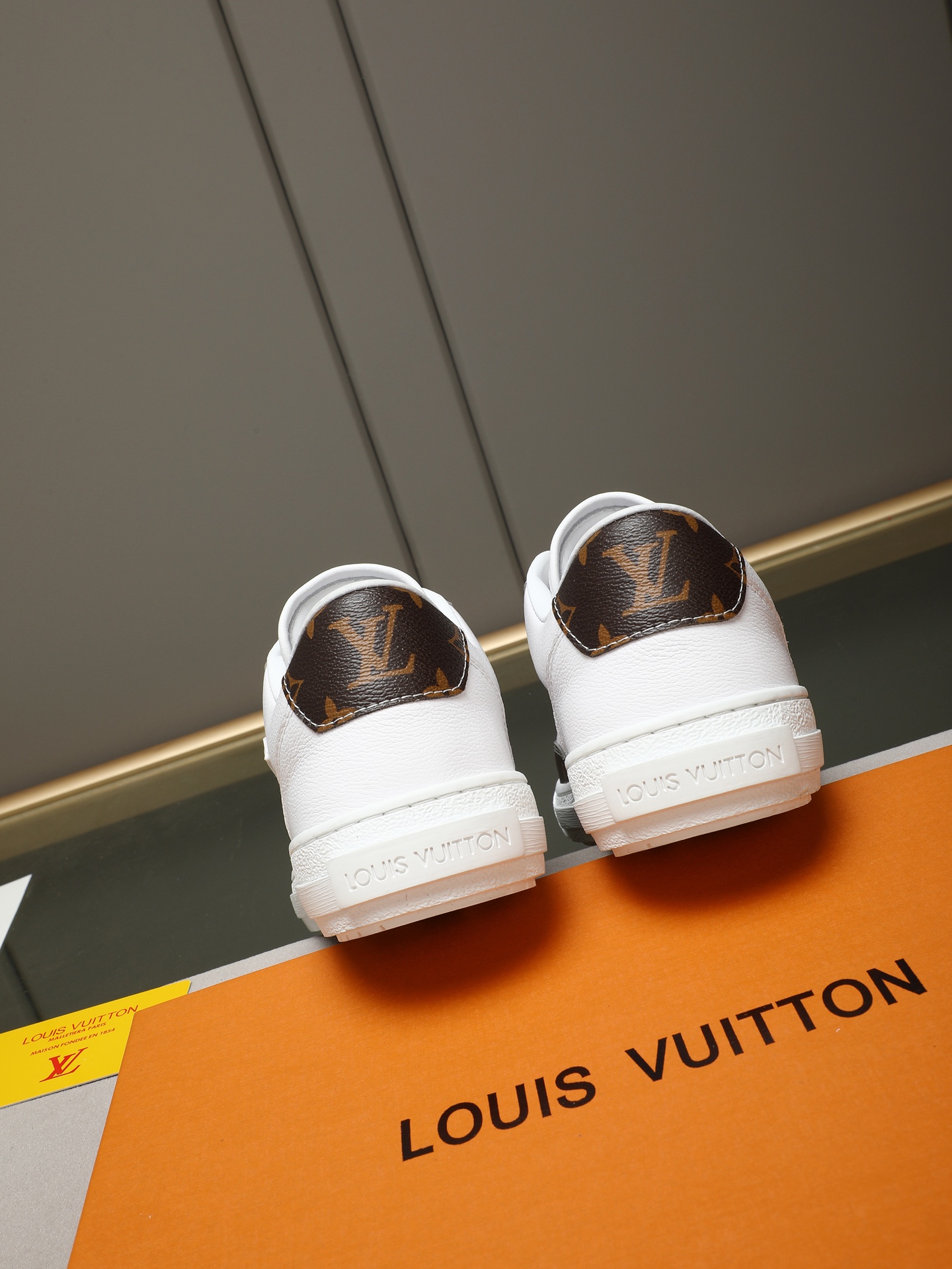 LV A貨 男款 黑白拼接板鞋 經典設計 潮流百搭款| 11 LV A貨 男款 黑白拼接板鞋 經典設計 潮流百搭款