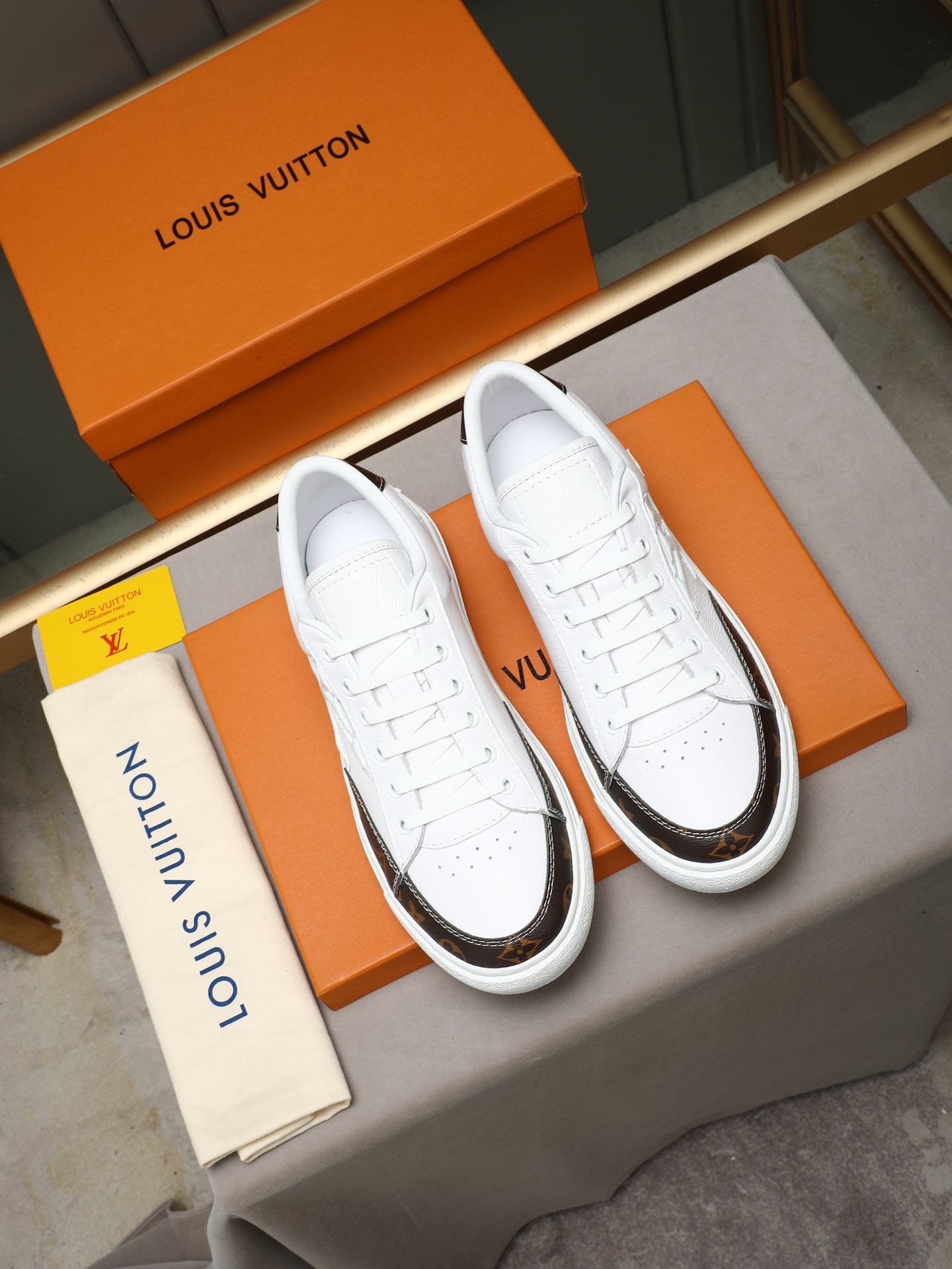 LV A貨 男款 黑白拼接板鞋 經典設計 潮流百搭款| 9 LV A貨 男款 黑白拼接板鞋 經典設計 潮流百搭款