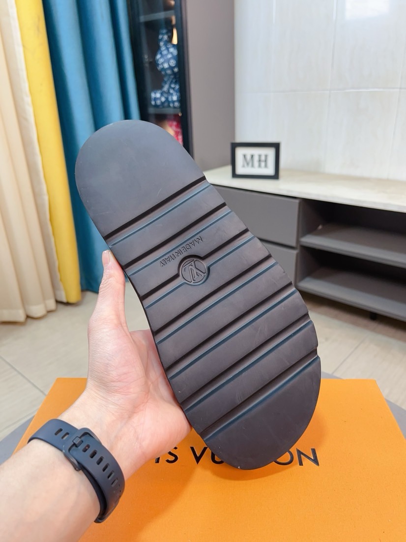 LV 高仿 男款 Damier棋盤格休閒拖鞋 黑灰拼色 時尚百搭款| 8 LV 高仿 男款 Damier棋盤格休閒拖鞋 黑灰拼色 時尚百搭款