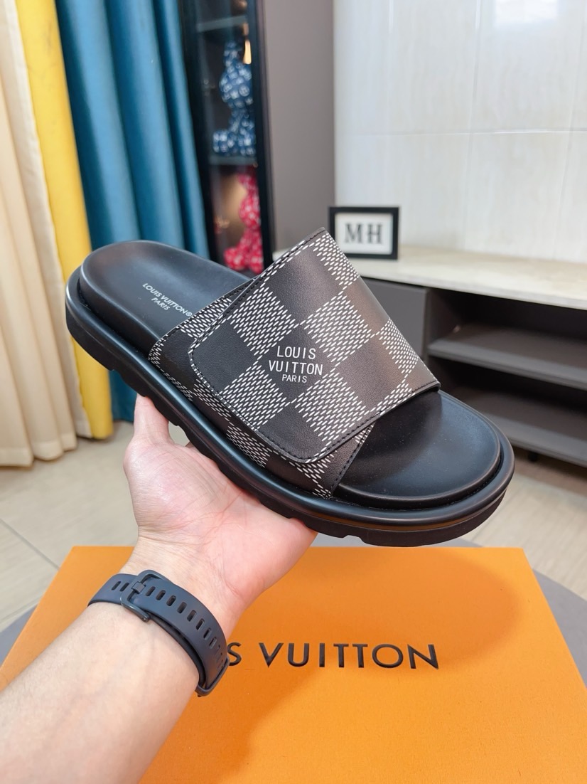 LV 高仿 男款 Damier白格休閒拖鞋 米白配色 清爽夏日款| 13 LV 高仿 男款 Damier白格休閒拖鞋 米白配色 清爽夏日款