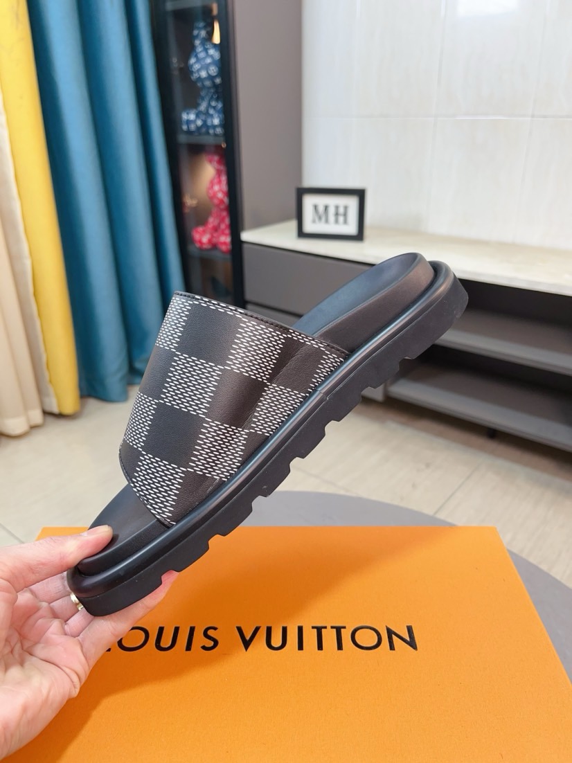LV 高仿 男款 Damier白格休閒拖鞋 米白配色 清爽夏日款| 11 LV 高仿 男款 Damier白格休閒拖鞋 米白配色 清爽夏日款